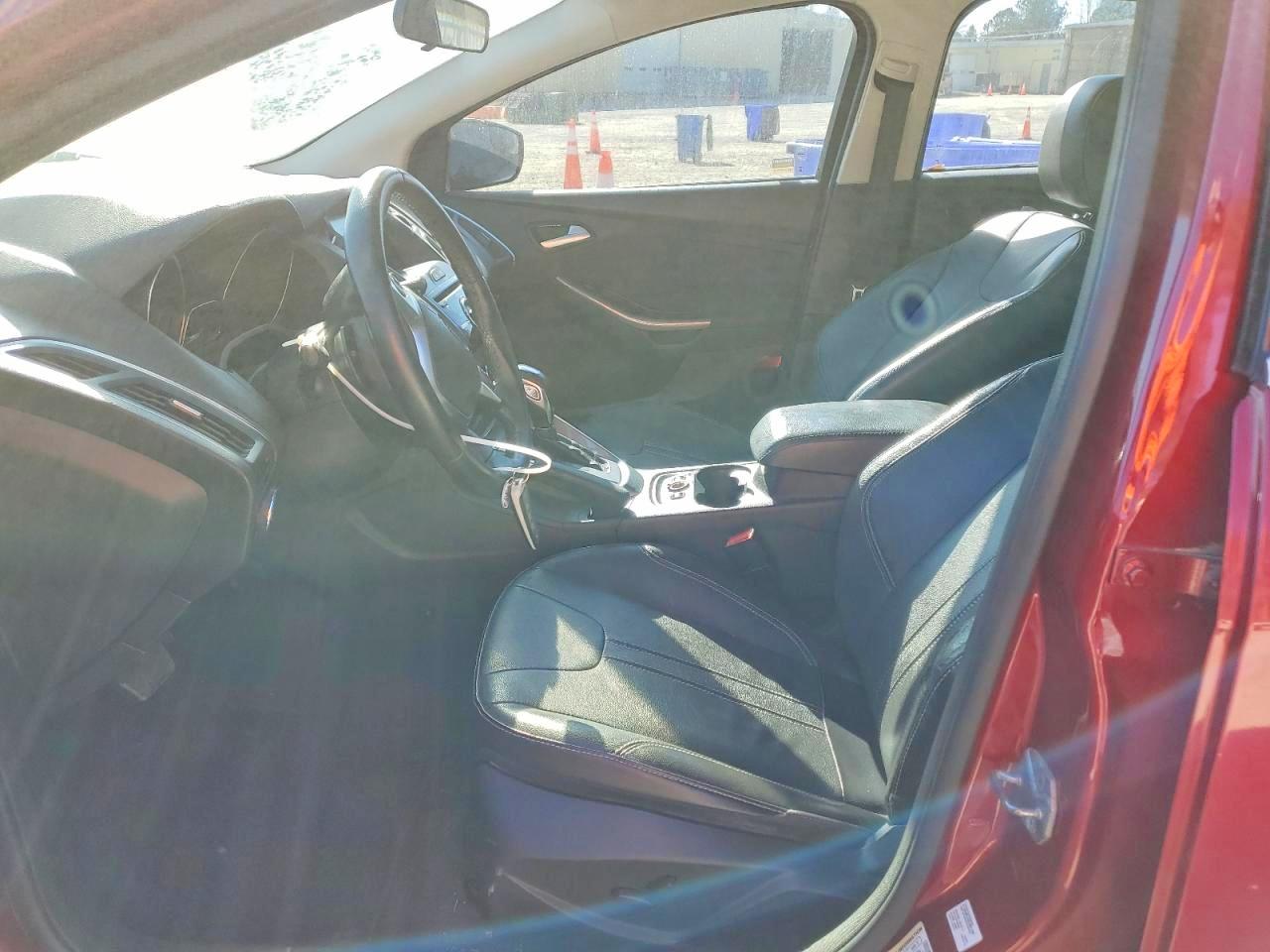 2014 Ford Focus Titanium Burgundy vin: 1FADP3N25EL204698