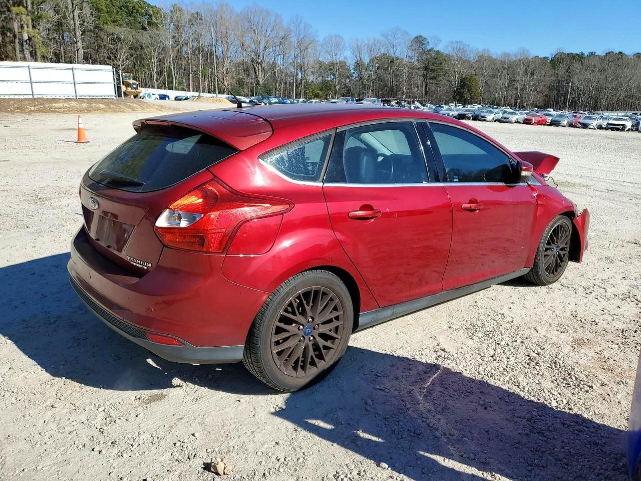 2014 Ford Focus Titanium Burgundy vin: 1FADP3N25EL204698