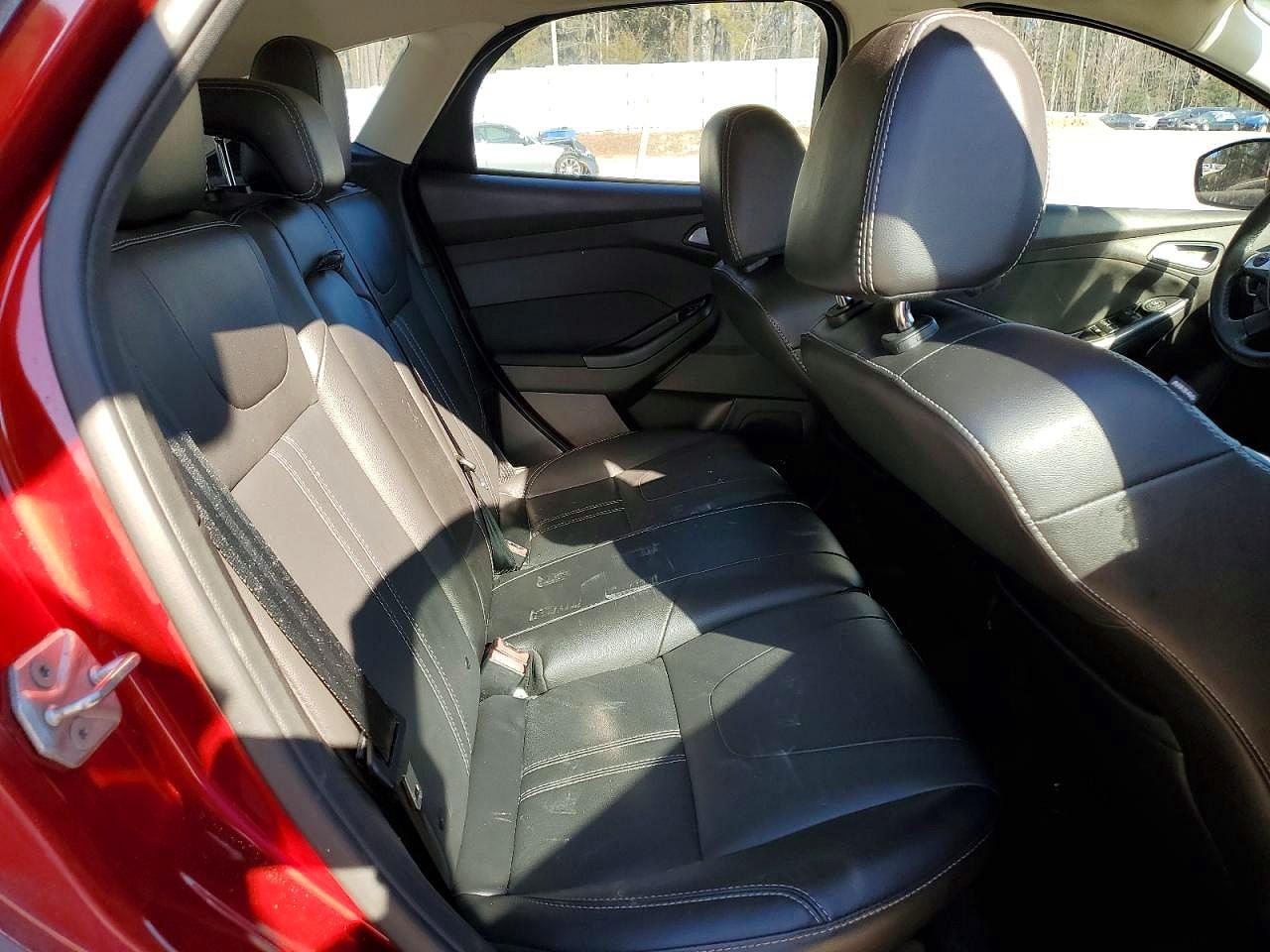 2014 Ford Focus Titanium Burgundy vin: 1FADP3N25EL204698