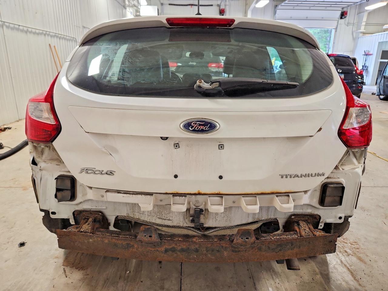2014 Ford Focus Titanium White vin: 1FADP3N25EL237314