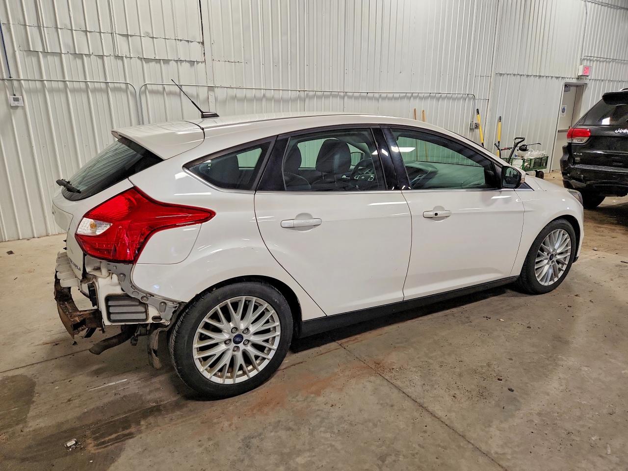2014 Ford Focus Titanium White vin: 1FADP3N25EL237314