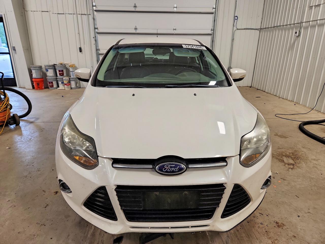 2014 Ford Focus Titanium White vin: 1FADP3N25EL237314
