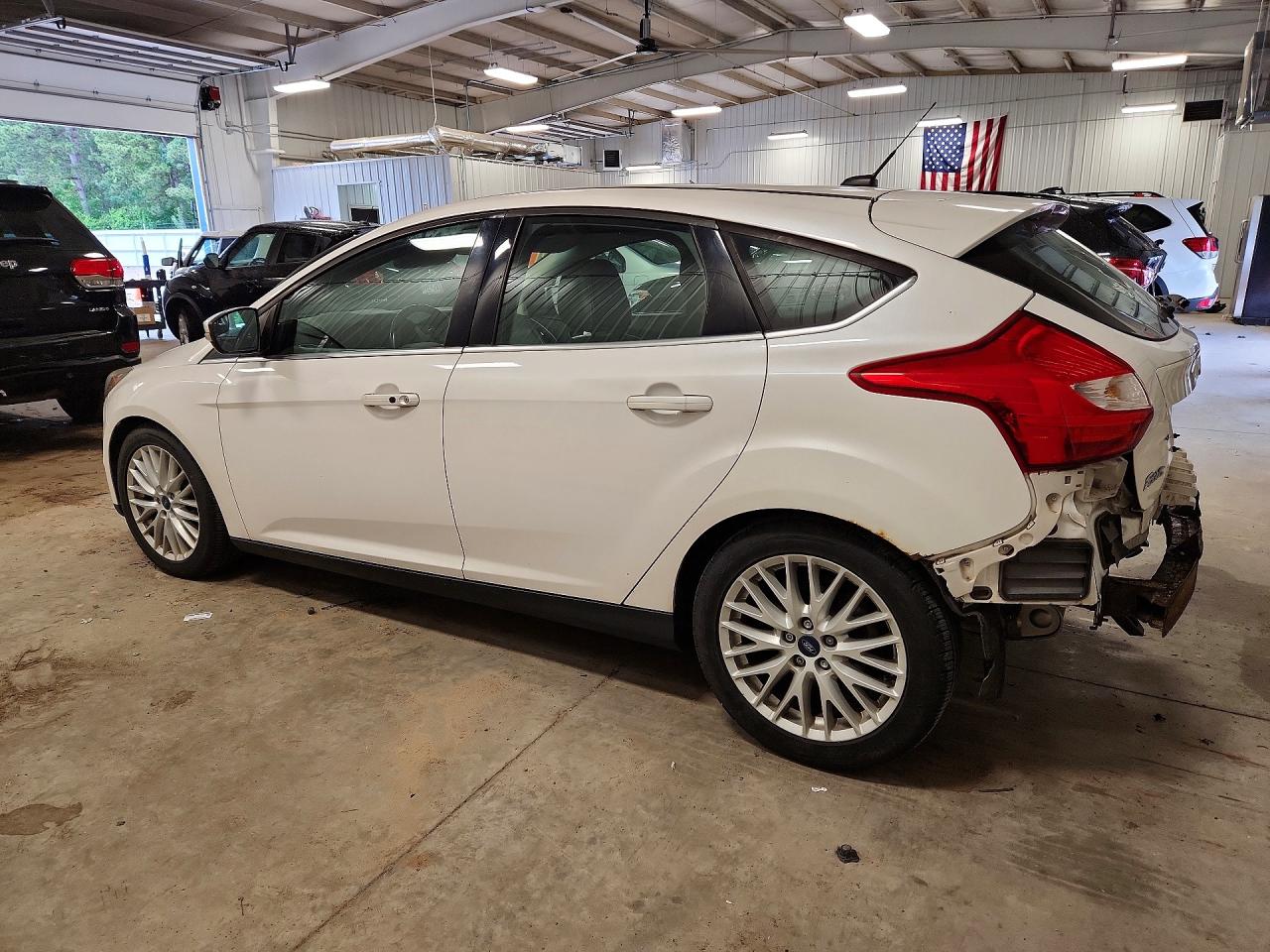 2014 Ford Focus Titanium White vin: 1FADP3N25EL237314