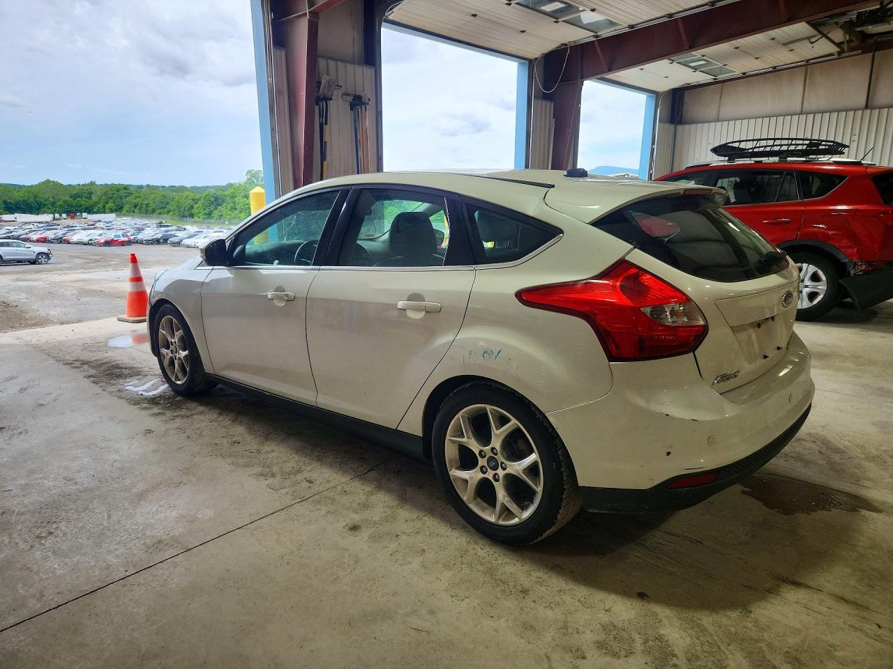2014 Ford Focus Titanium White vin: 1FADP3N25EL458346