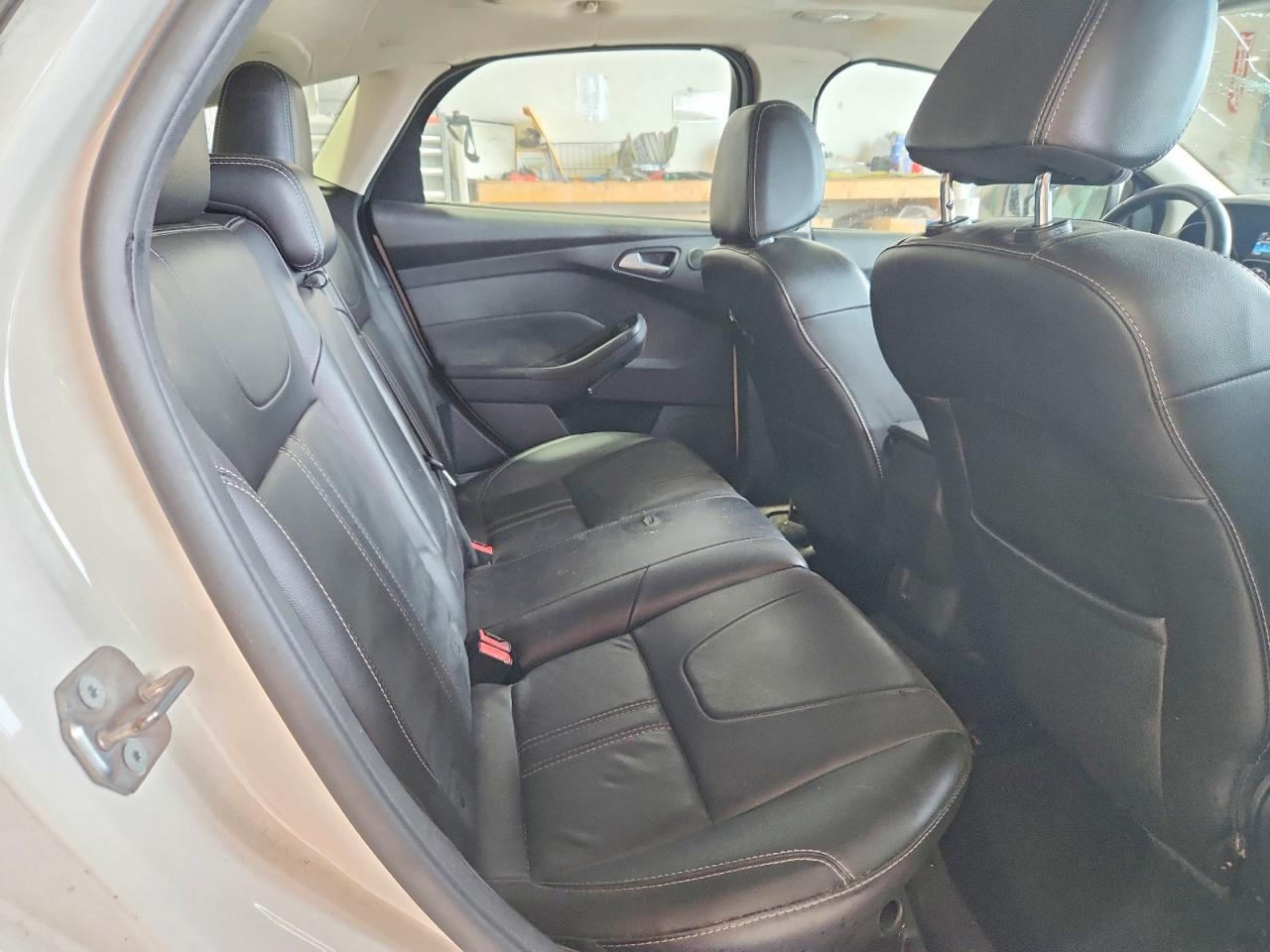 2014 Ford Focus Titanium White vin: 1FADP3N25EL458346