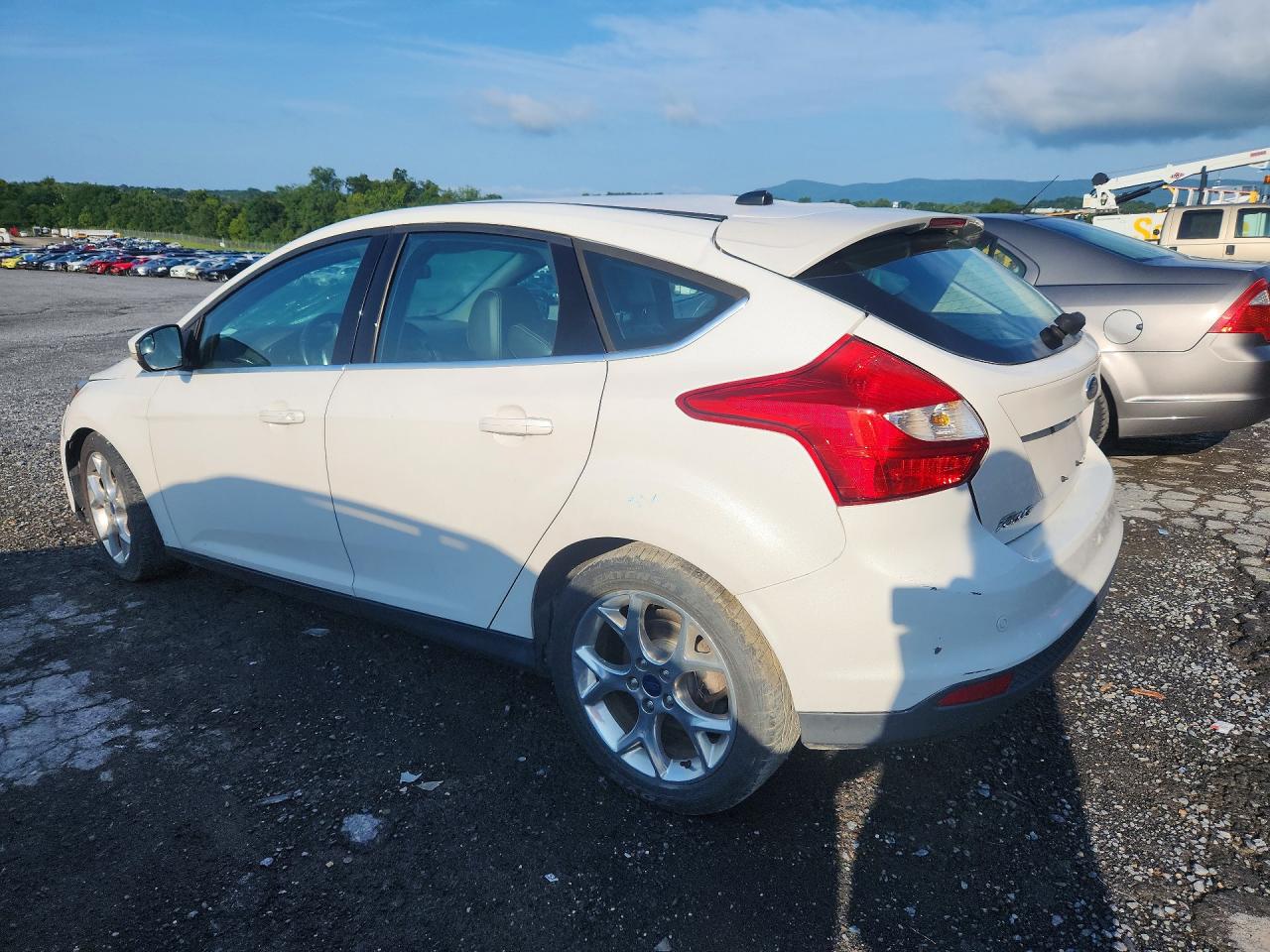 2014 Ford Focus Titanium White vin: 1FADP3N25EL458346