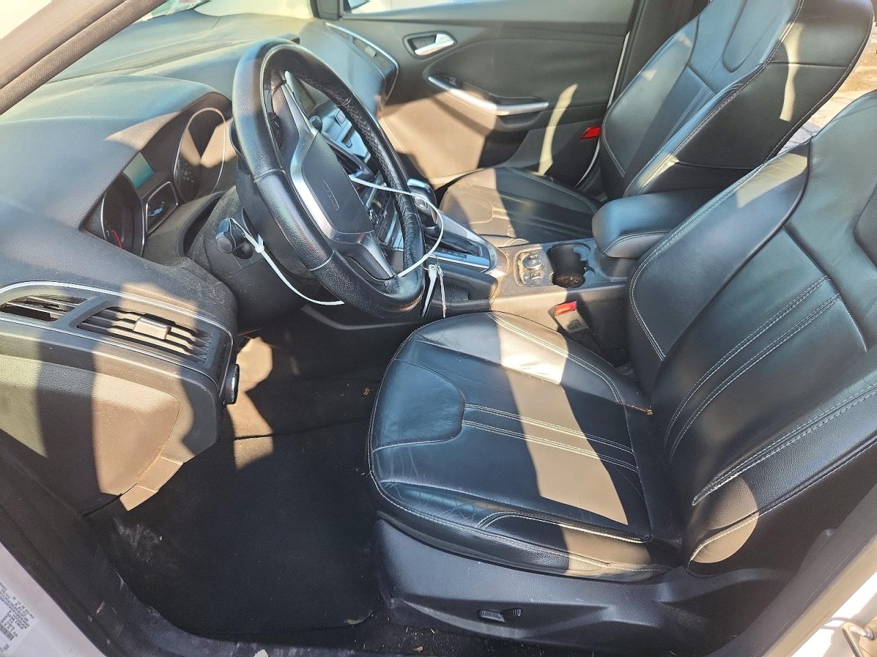 2014 Ford Focus Titanium White vin: 1FADP3N25EL458346