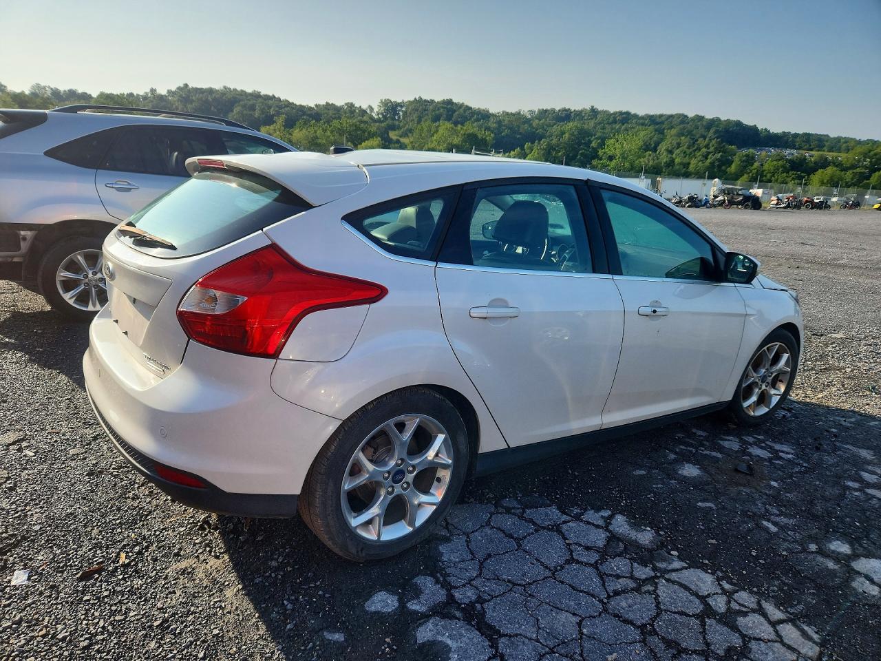 2014 Ford Focus Titanium White vin: 1FADP3N25EL458346