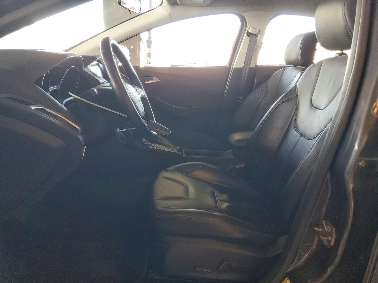 2015 Ford Focus Titanium Gray vin: 1FADP3N25FL269682