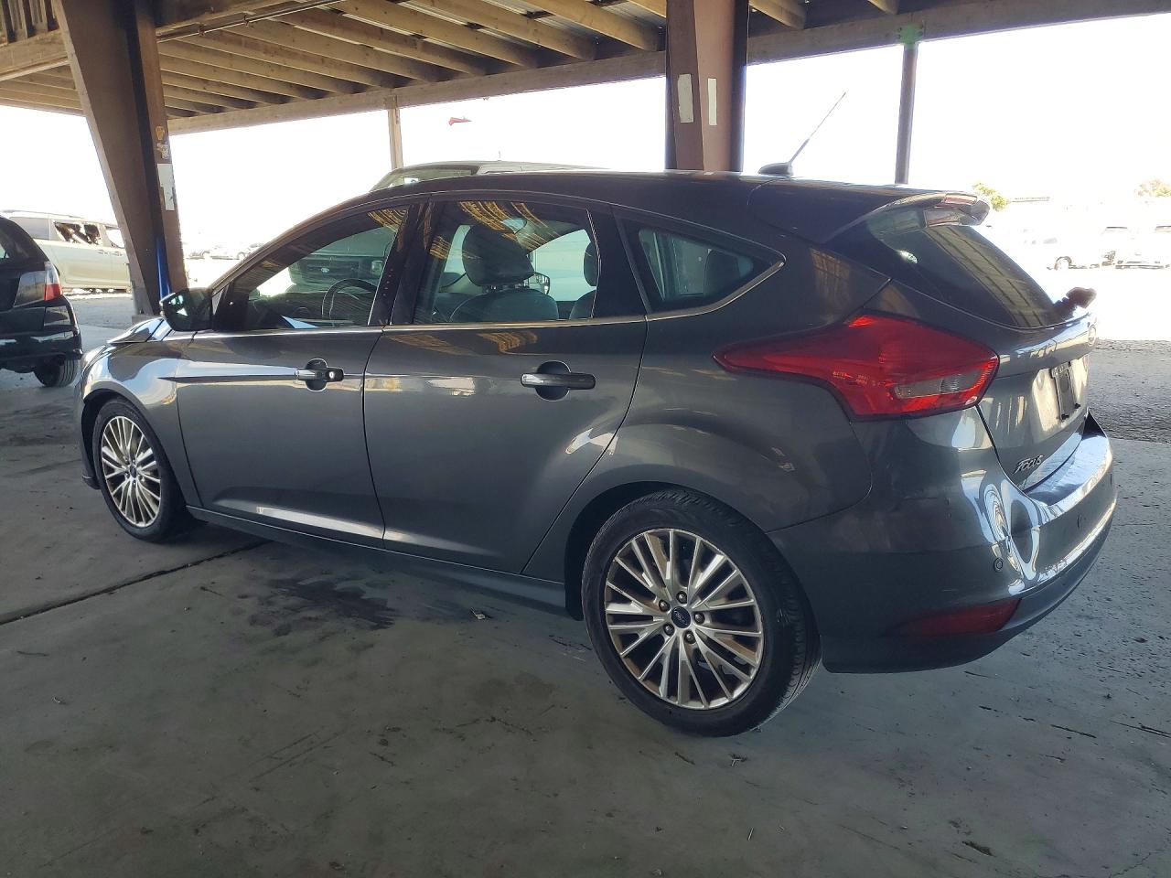 2015 Ford Focus Titanium Gray vin: 1FADP3N25FL269682