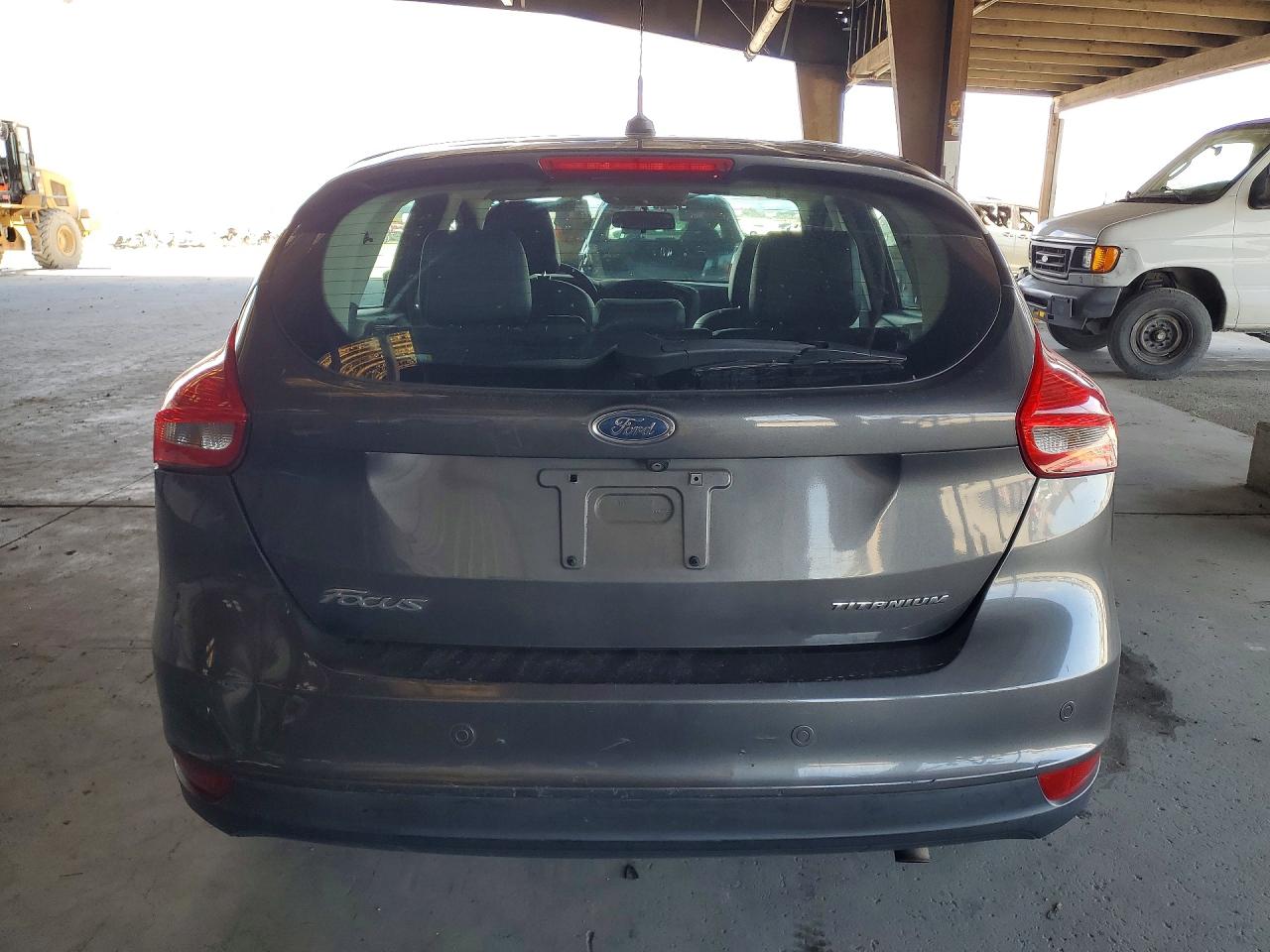2015 Ford Focus Titanium Gray vin: 1FADP3N25FL269682