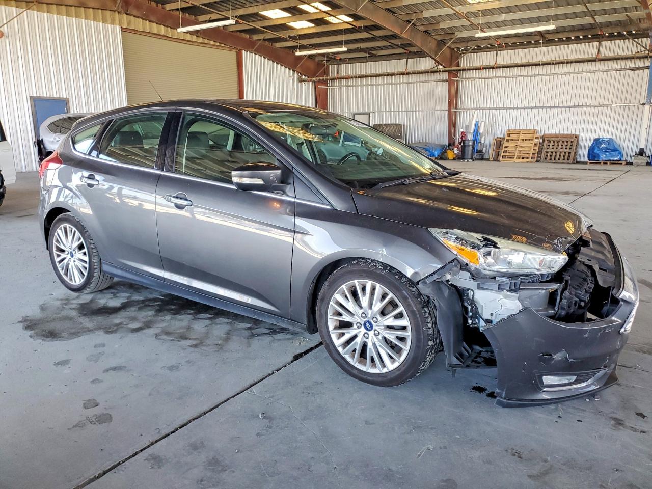 2015 Ford Focus Titanium Gray vin: 1FADP3N25FL269682