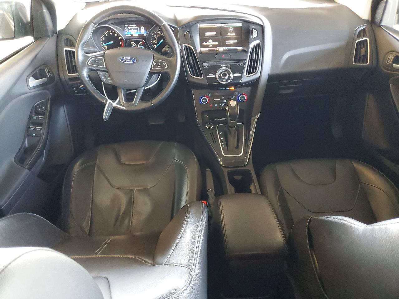 2015 Ford Focus Titanium Gray vin: 1FADP3N25FL269682