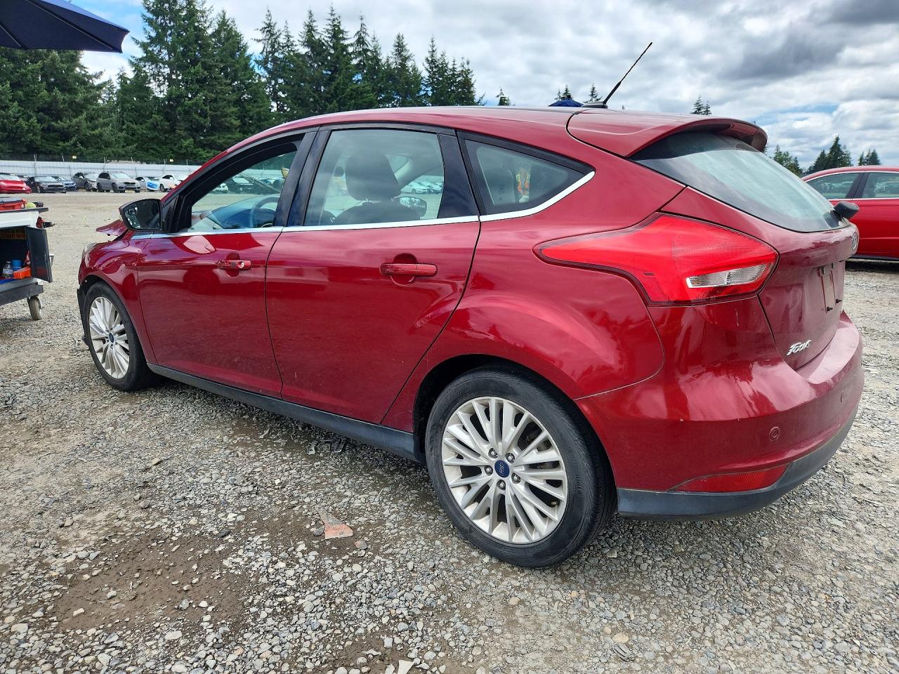 2015 Ford Focus Titanium Red vin: 1FADP3N25FL358796