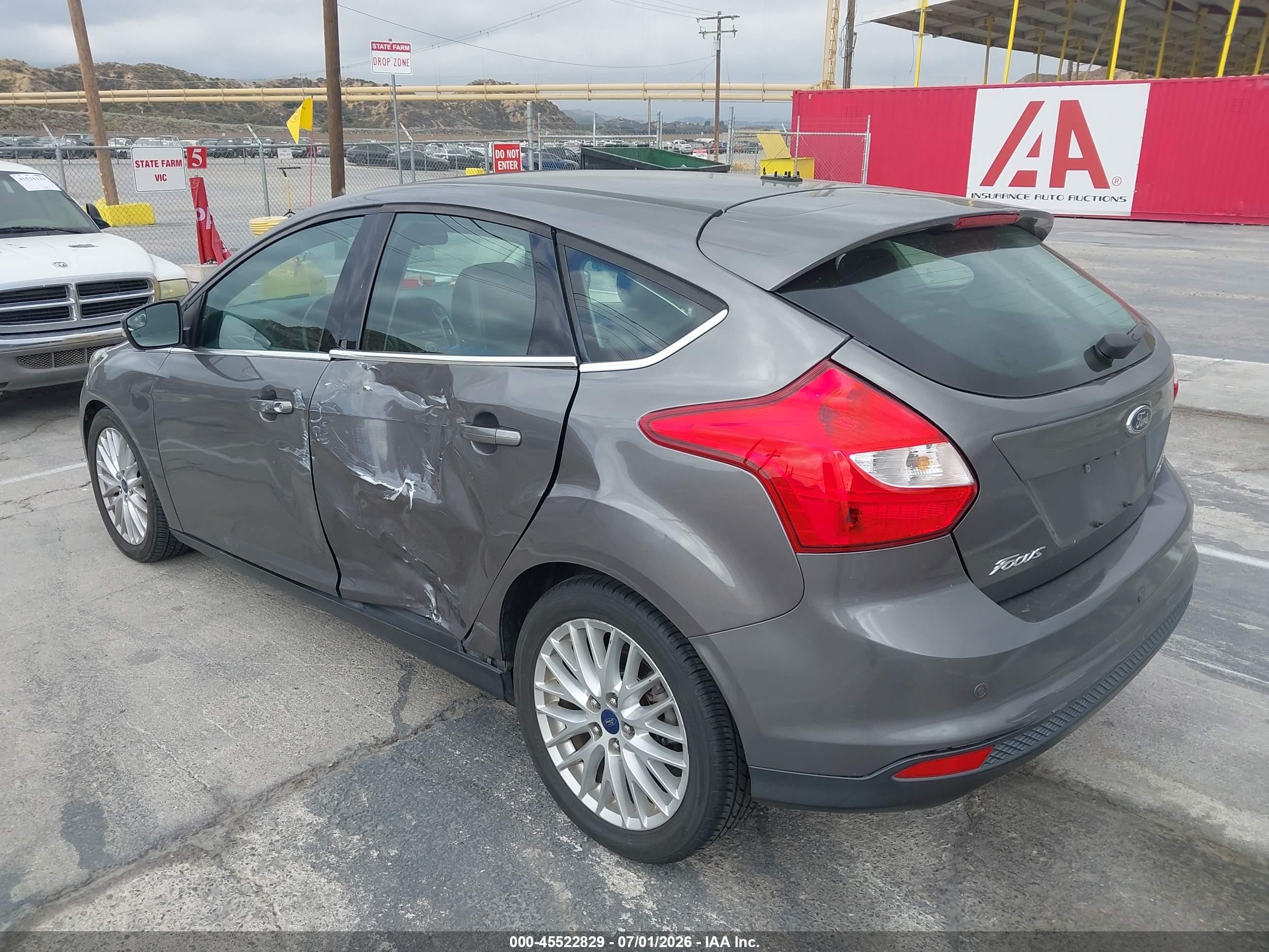 2013 Ford Focus Titanium Серый vin: 1FADP3N26DL301536