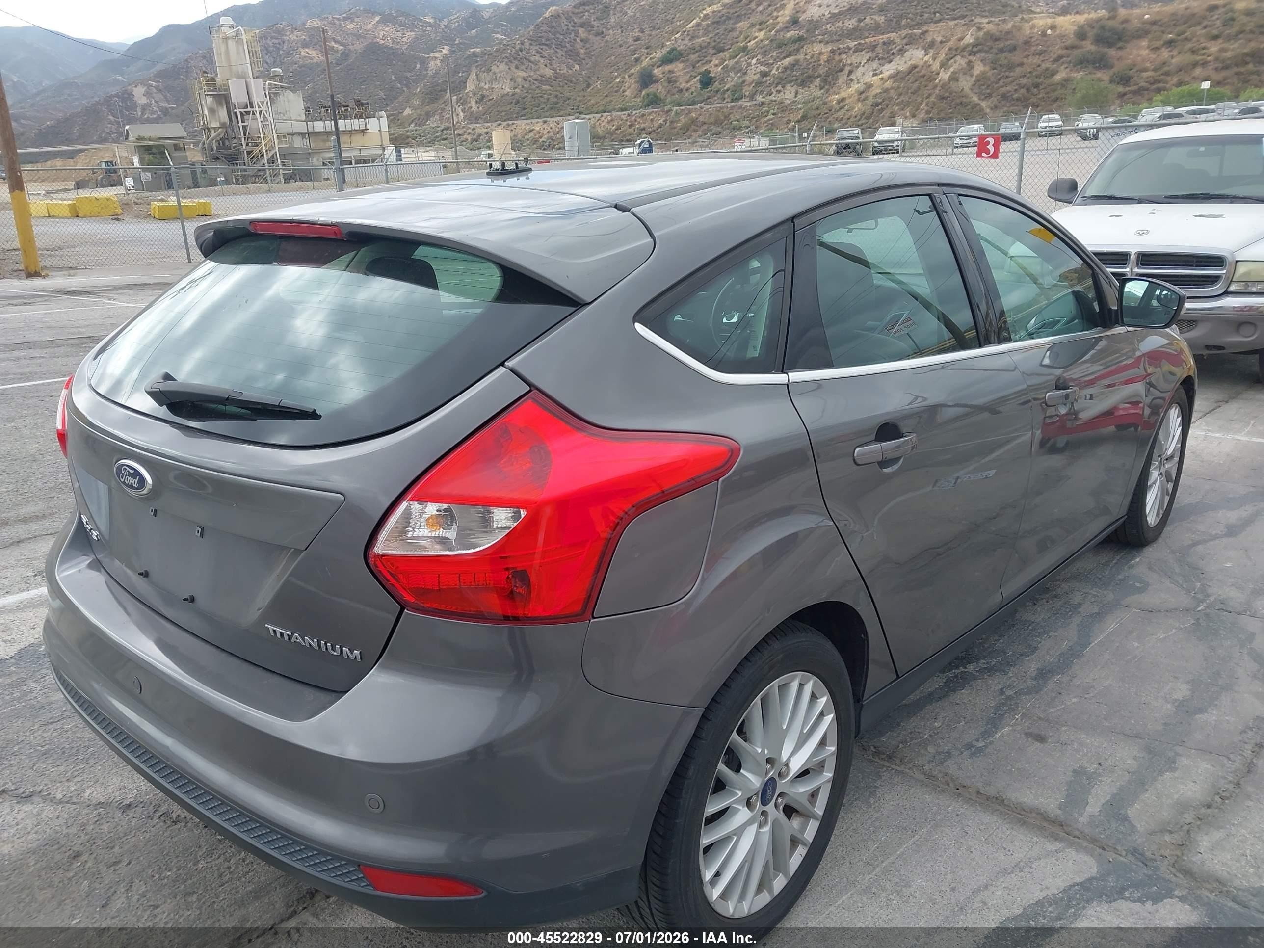2013 Ford Focus Titanium Серый vin: 1FADP3N26DL301536