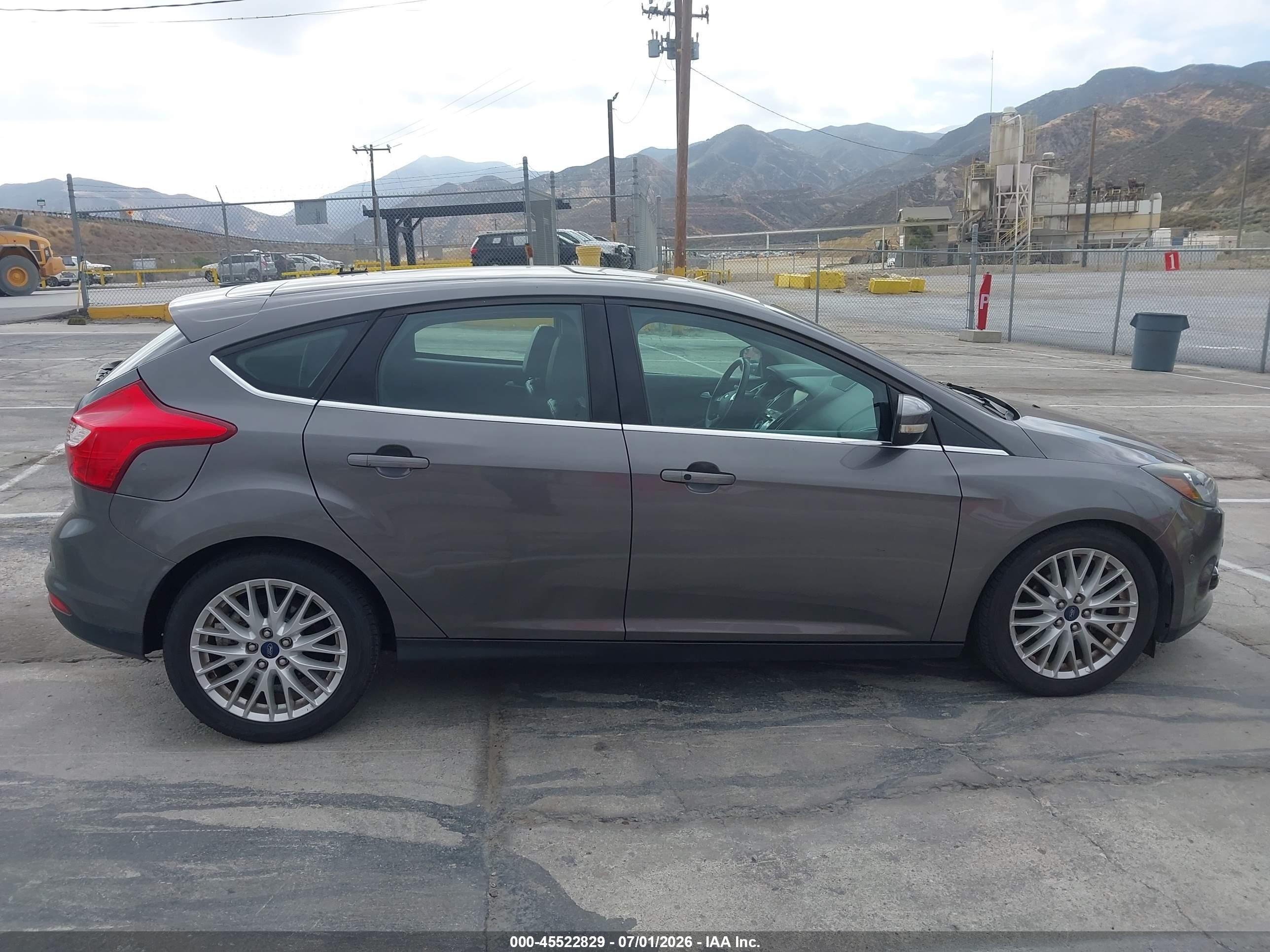 2013 Ford Focus Titanium Серый vin: 1FADP3N26DL301536