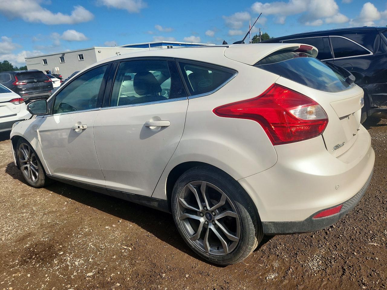 2013 Ford Focus Titanium White vin: 1FADP3N26DL365320
