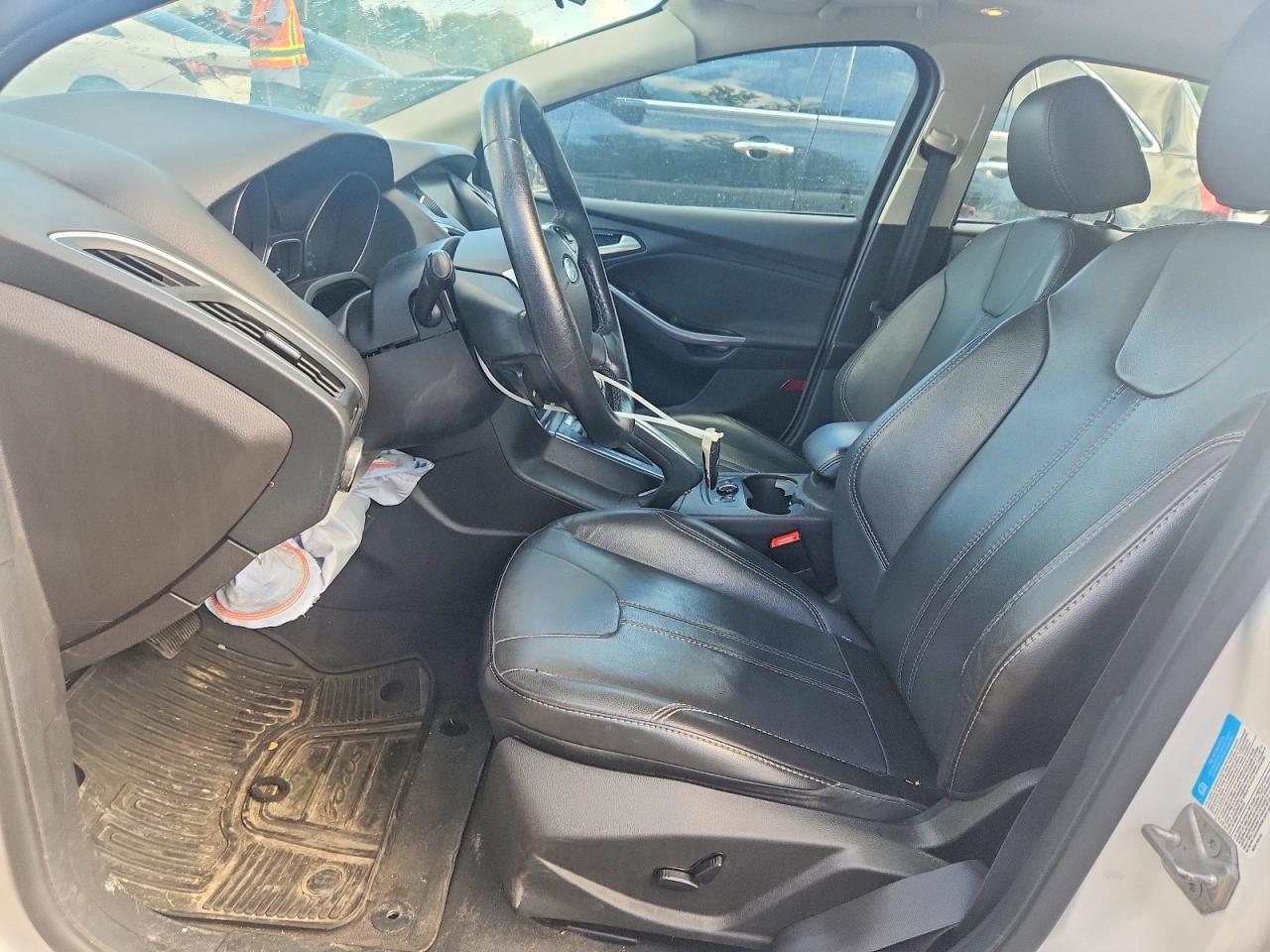 2013 Ford Focus Titanium White vin: 1FADP3N26DL365320