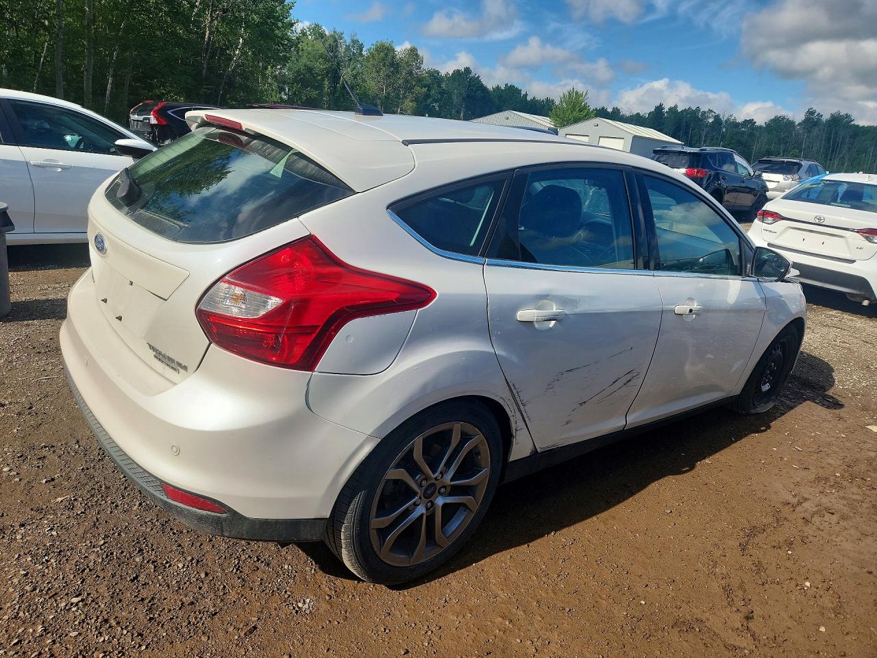 2013 Ford Focus Titanium White vin: 1FADP3N26DL365320