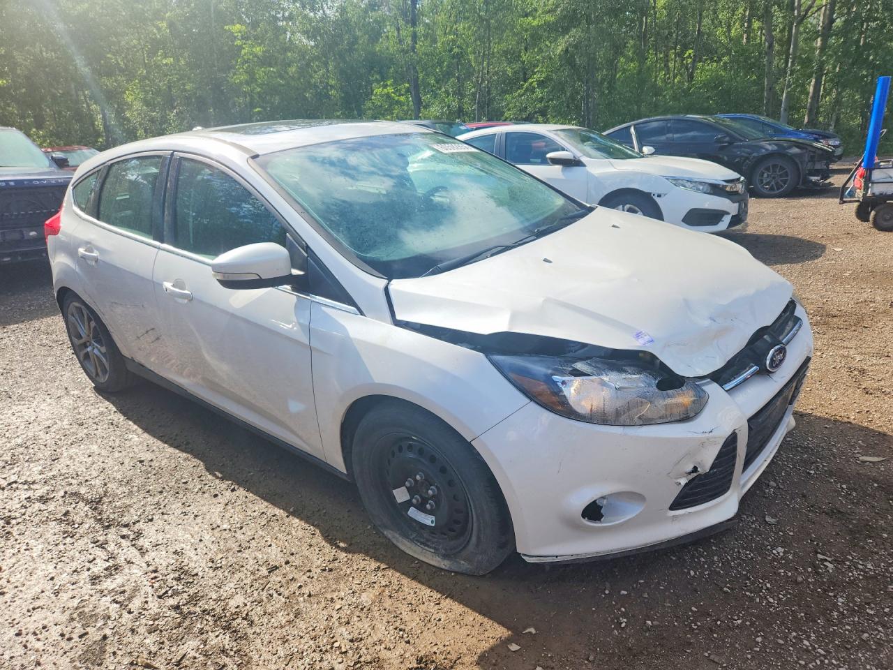 2013 Ford Focus Titanium White vin: 1FADP3N26DL365320
