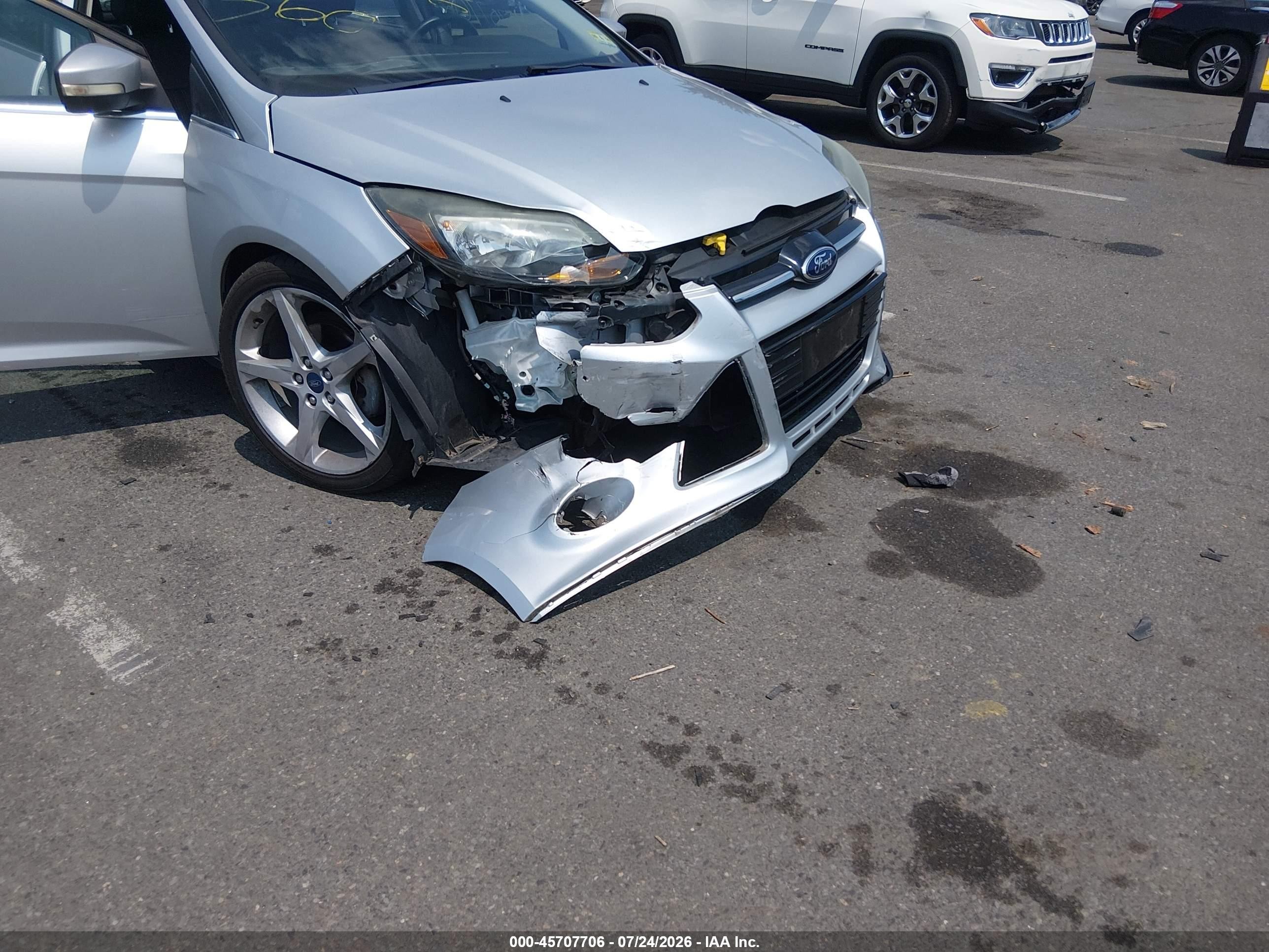 2014 Ford Focus Titanium Silver vin: 1FADP3N26EL146830