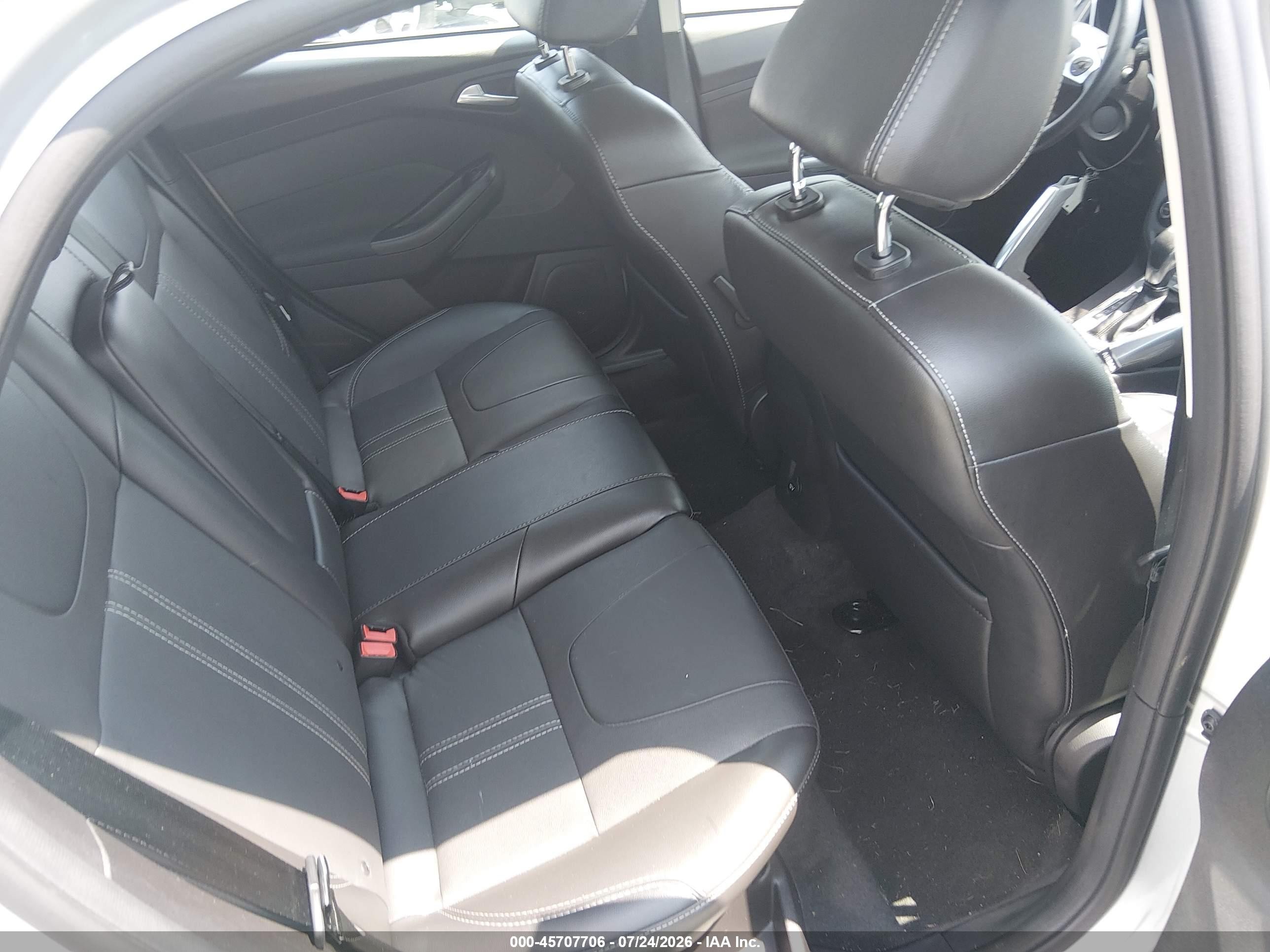 2014 Ford Focus Titanium Silver vin: 1FADP3N26EL146830