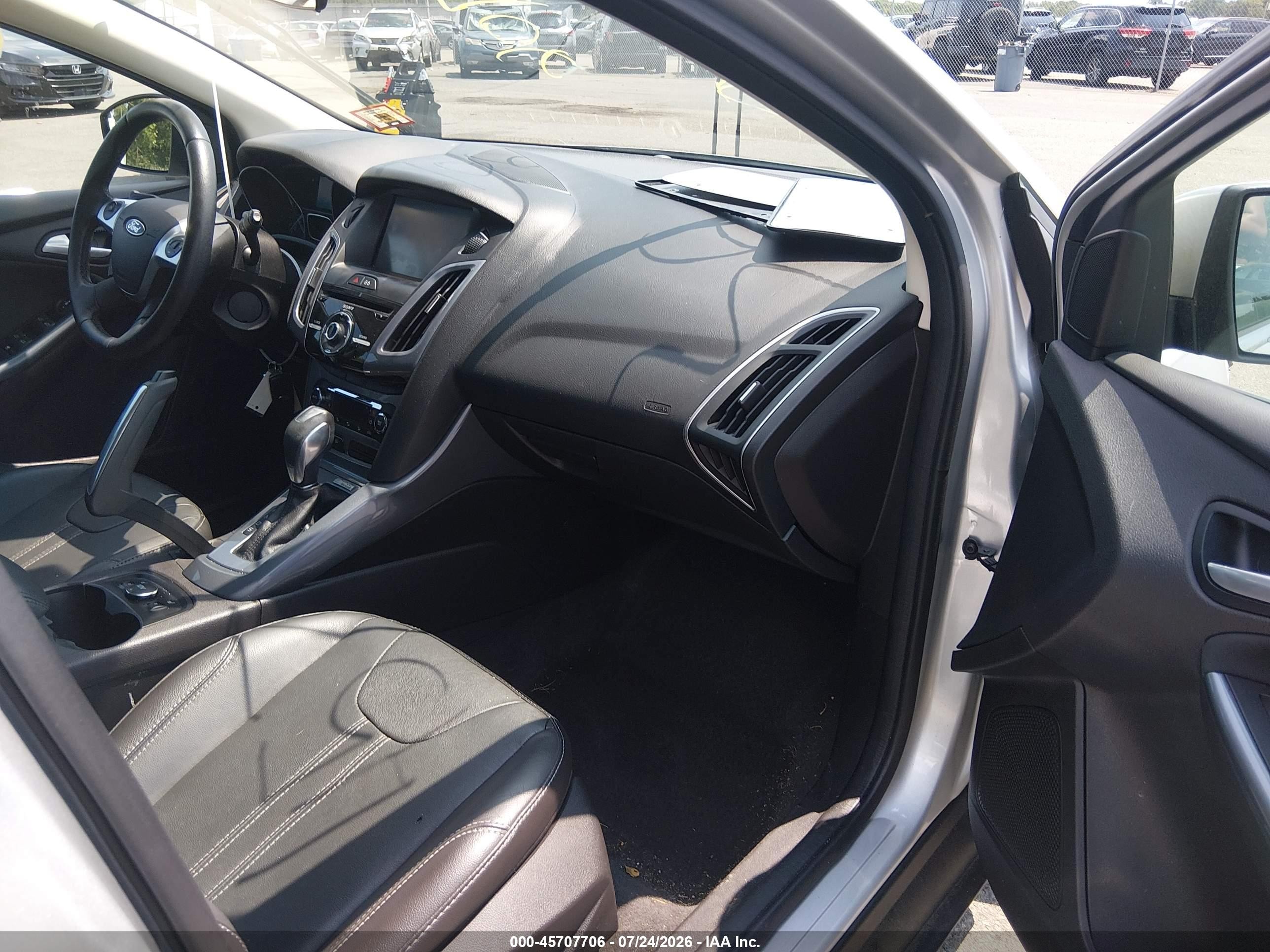 2014 Ford Focus Titanium Silver vin: 1FADP3N26EL146830