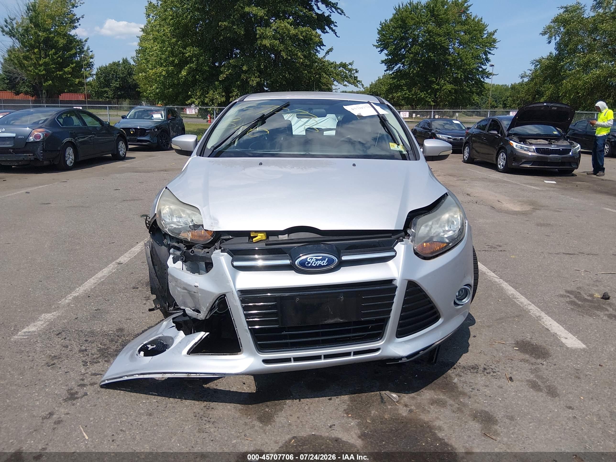 2014 Ford Focus Titanium Silver vin: 1FADP3N26EL146830