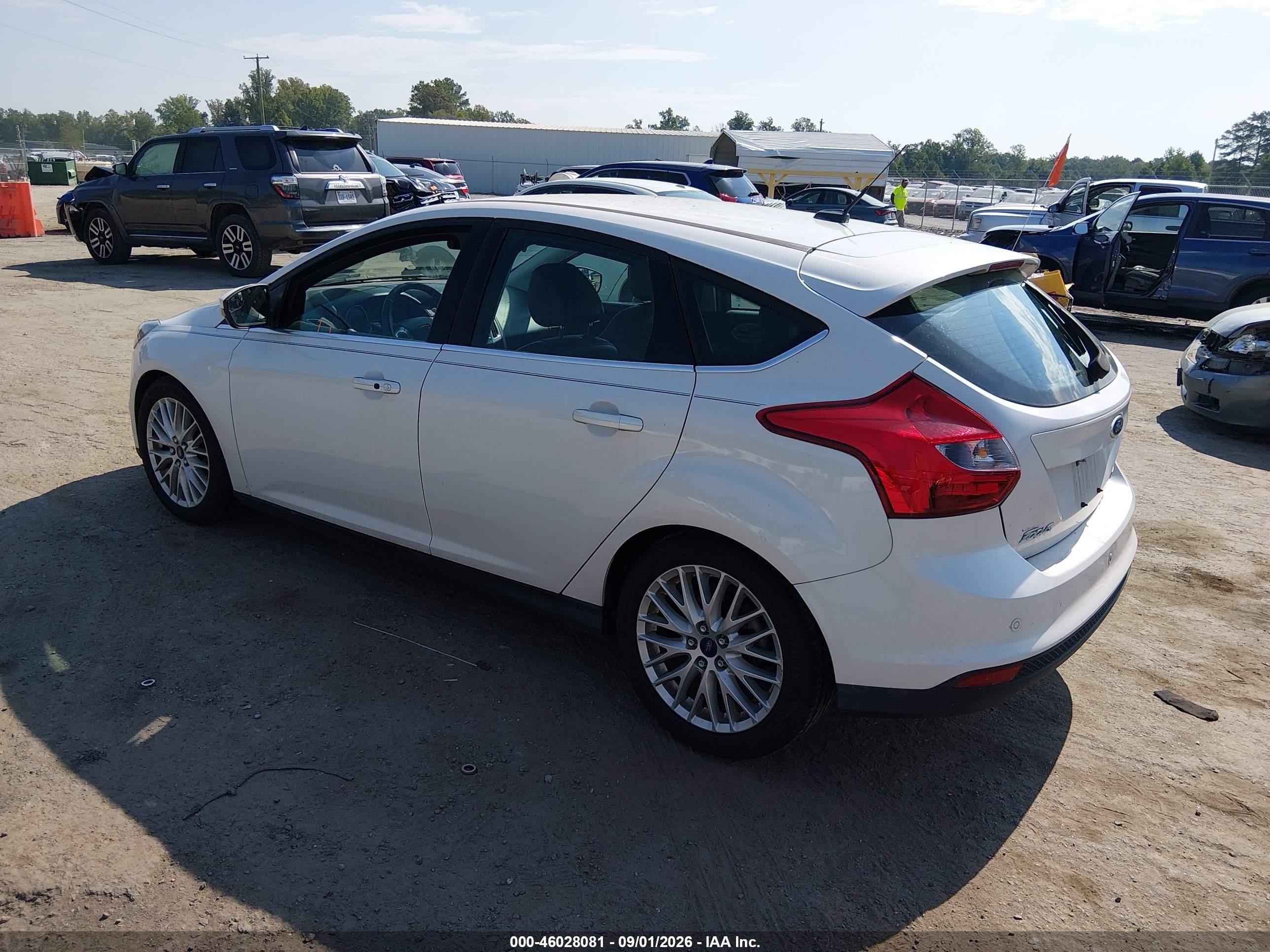2014 Ford Focus Titanium Белый vin: 1FADP3N26EL191511