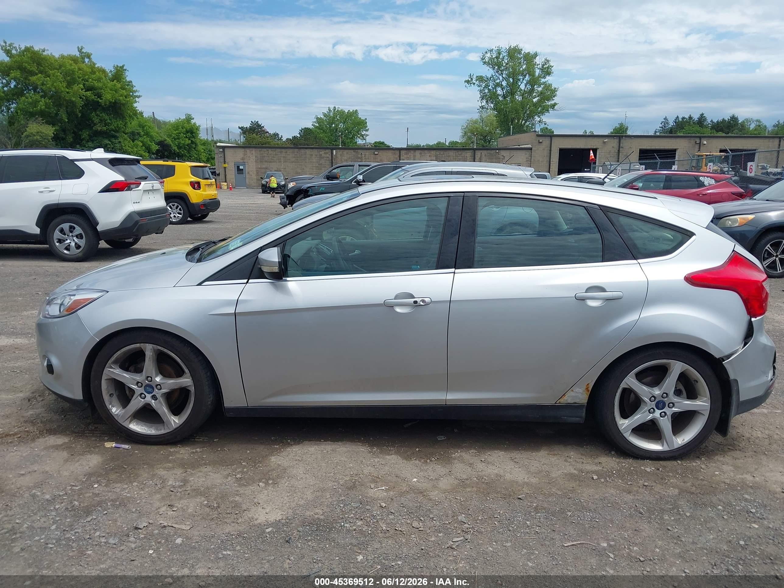 2014 Ford Focus Titanium Silver vin: 1FADP3N26EL205777