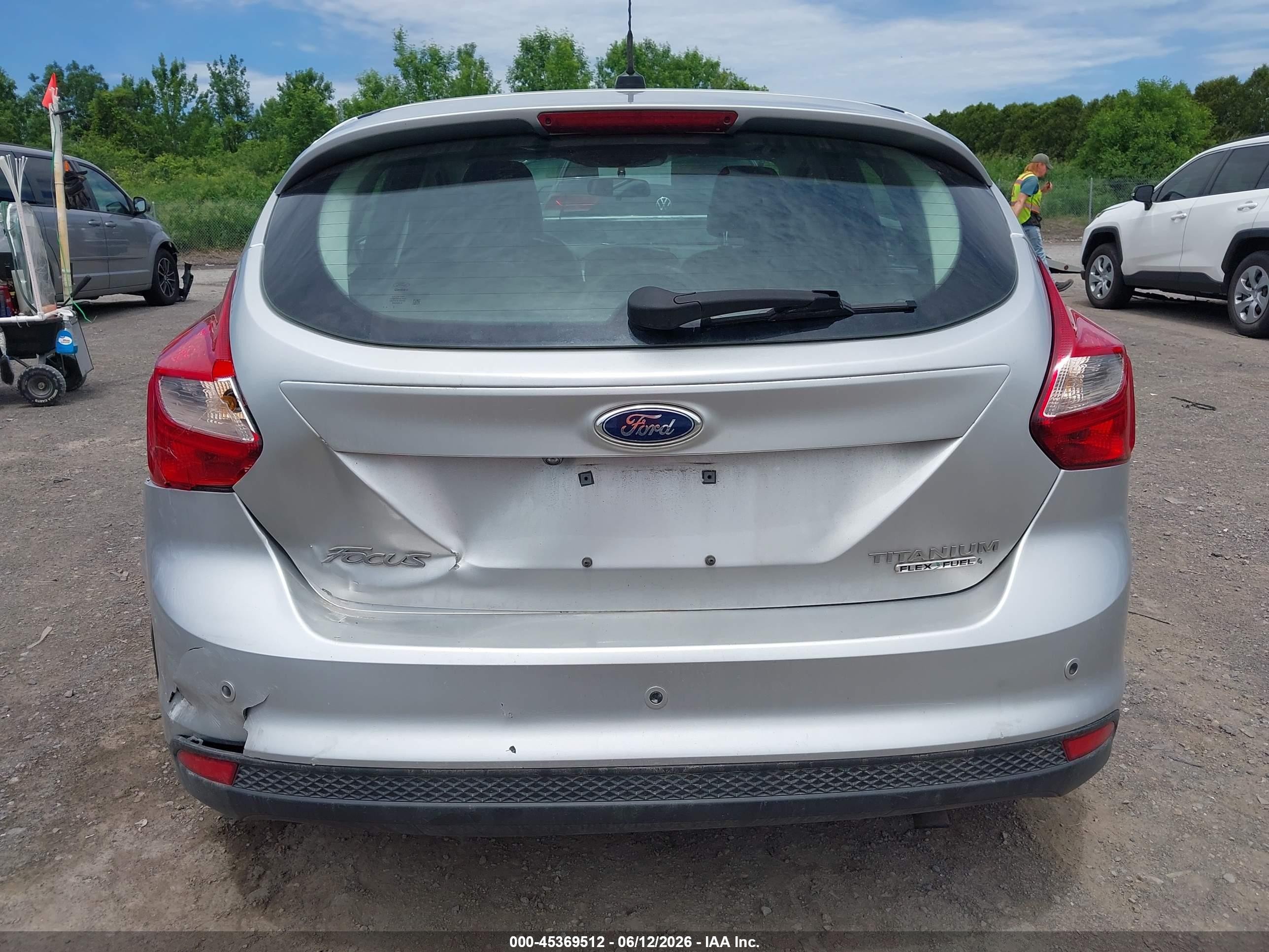 2014 Ford Focus Titanium Silver vin: 1FADP3N26EL205777