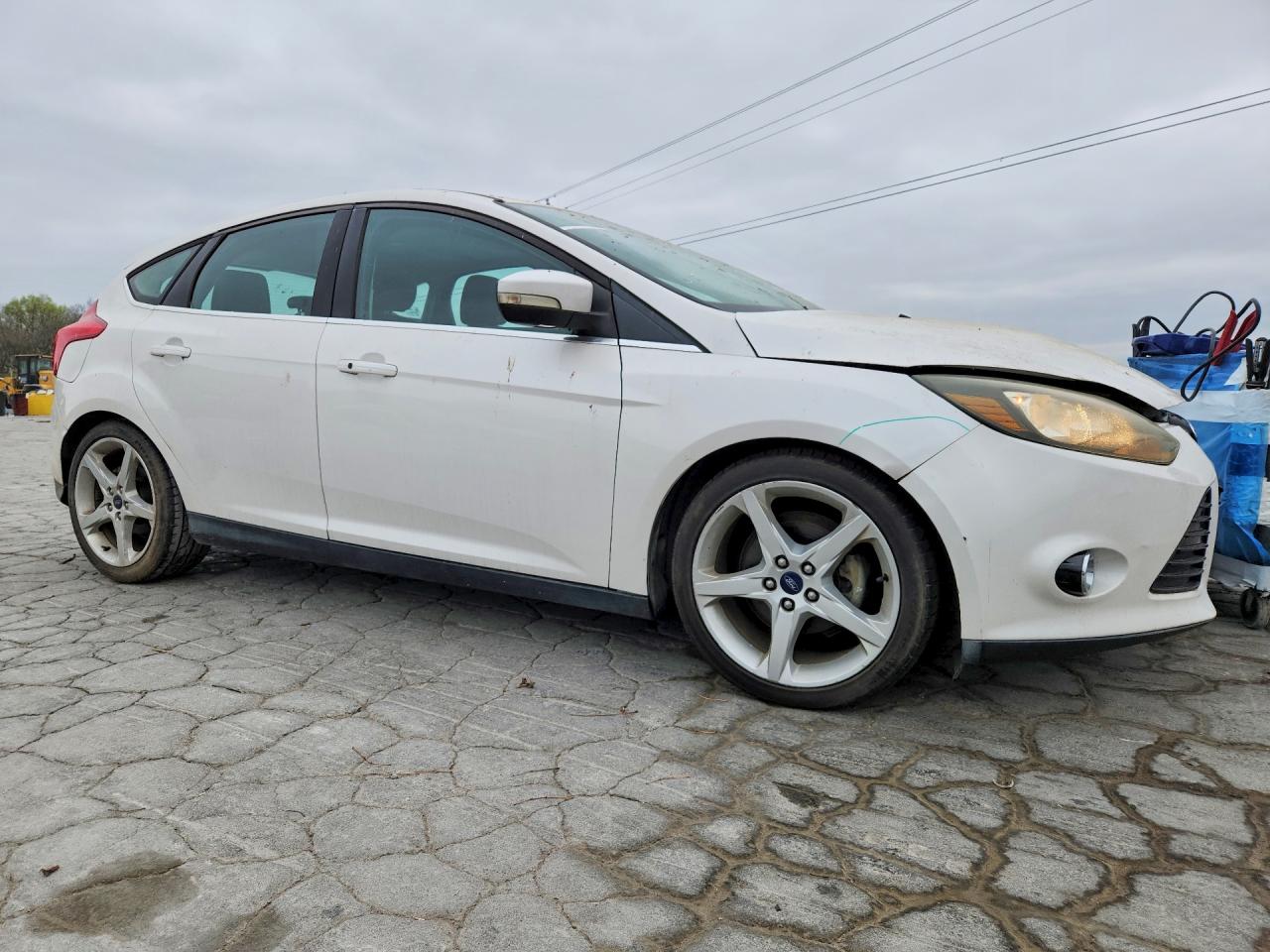 2014 Ford Focus Titanium White vin: 1FADP3N26EL299563