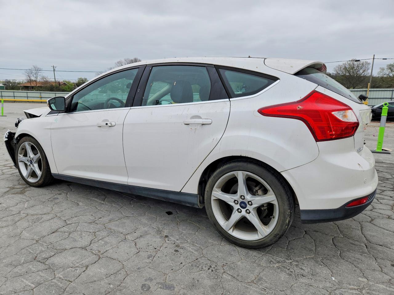 2014 Ford Focus Titanium White vin: 1FADP3N26EL299563
