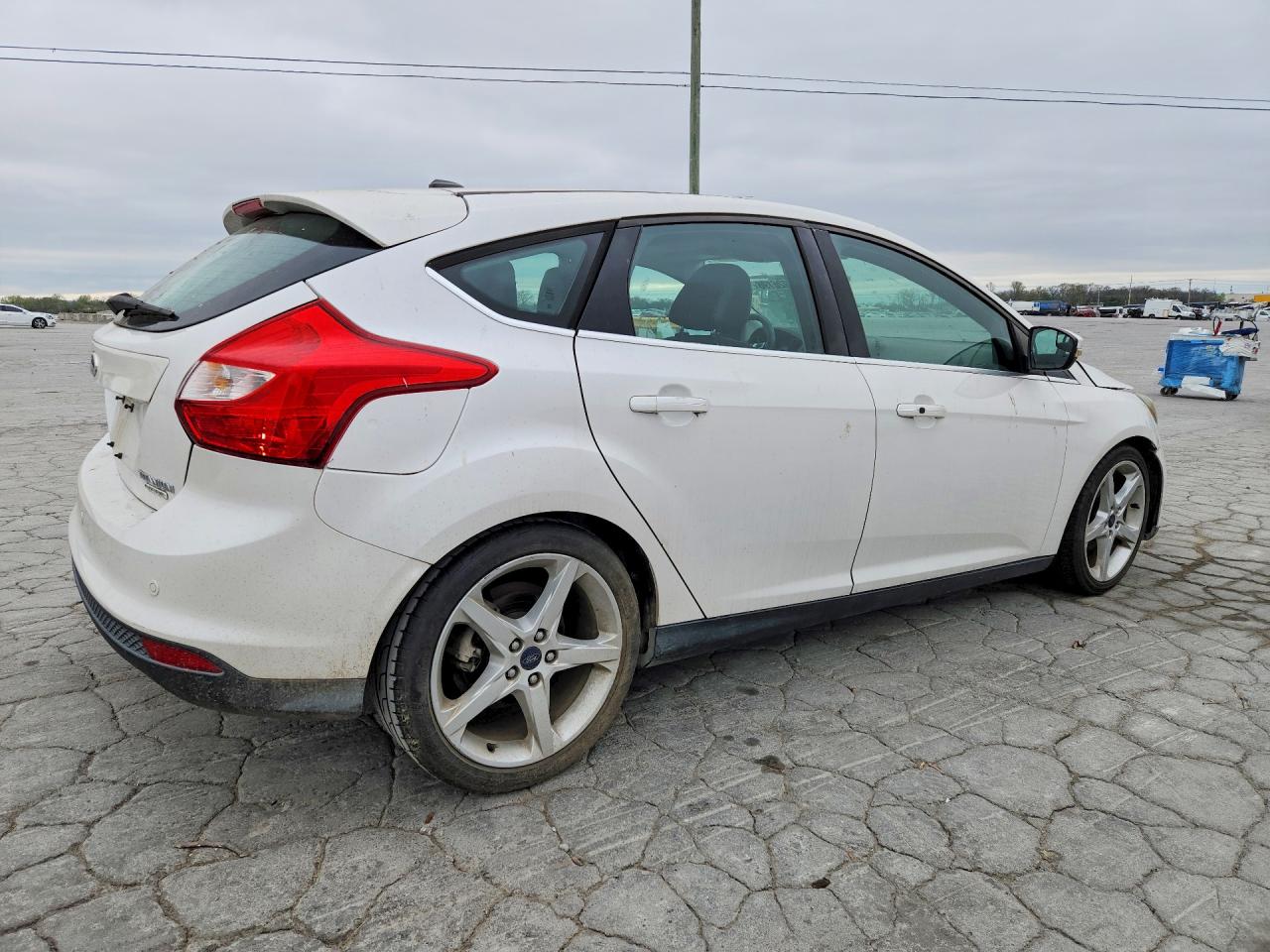 2014 Ford Focus Titanium White vin: 1FADP3N26EL299563