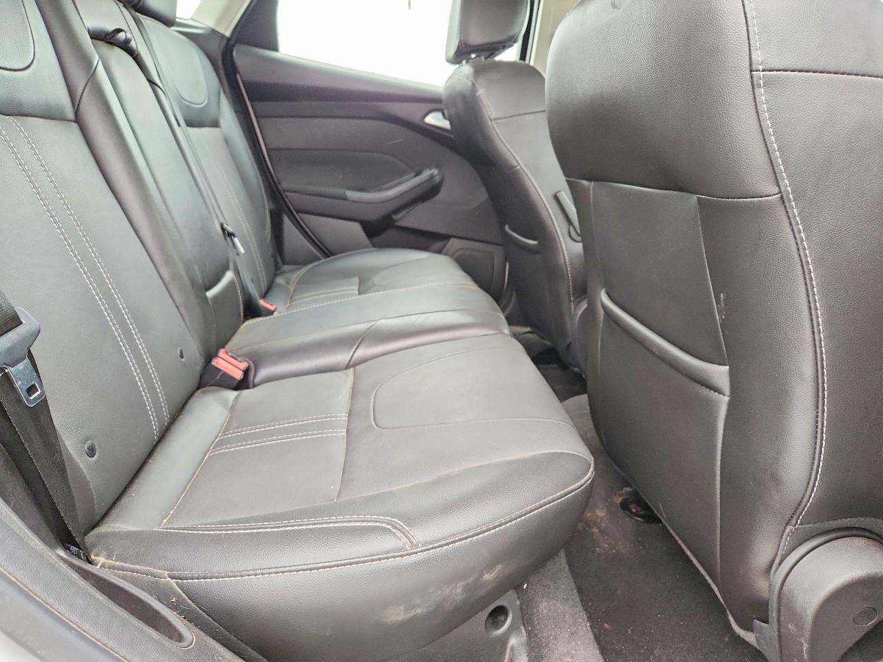 2014 Ford Focus Titanium White vin: 1FADP3N26EL299563
