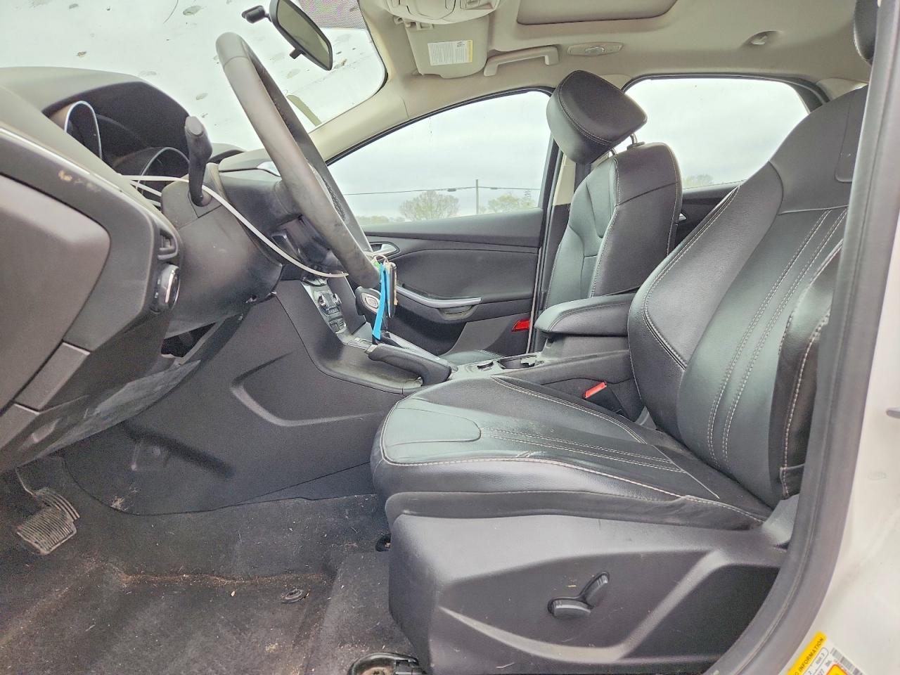 2014 Ford Focus Titanium White vin: 1FADP3N26EL299563