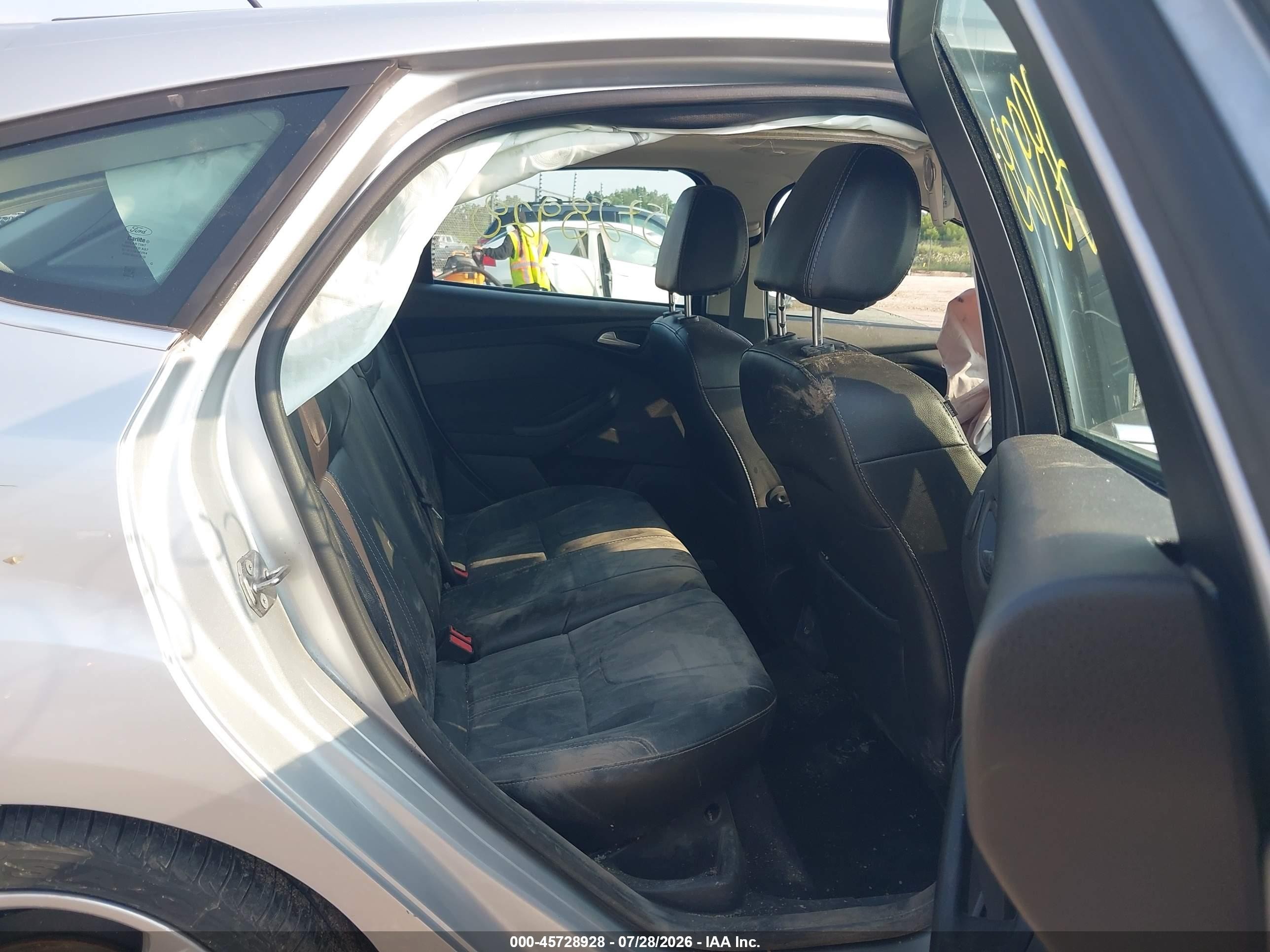 2014 Ford Focus Titanium Silver vin: 1FADP3N26EL422939