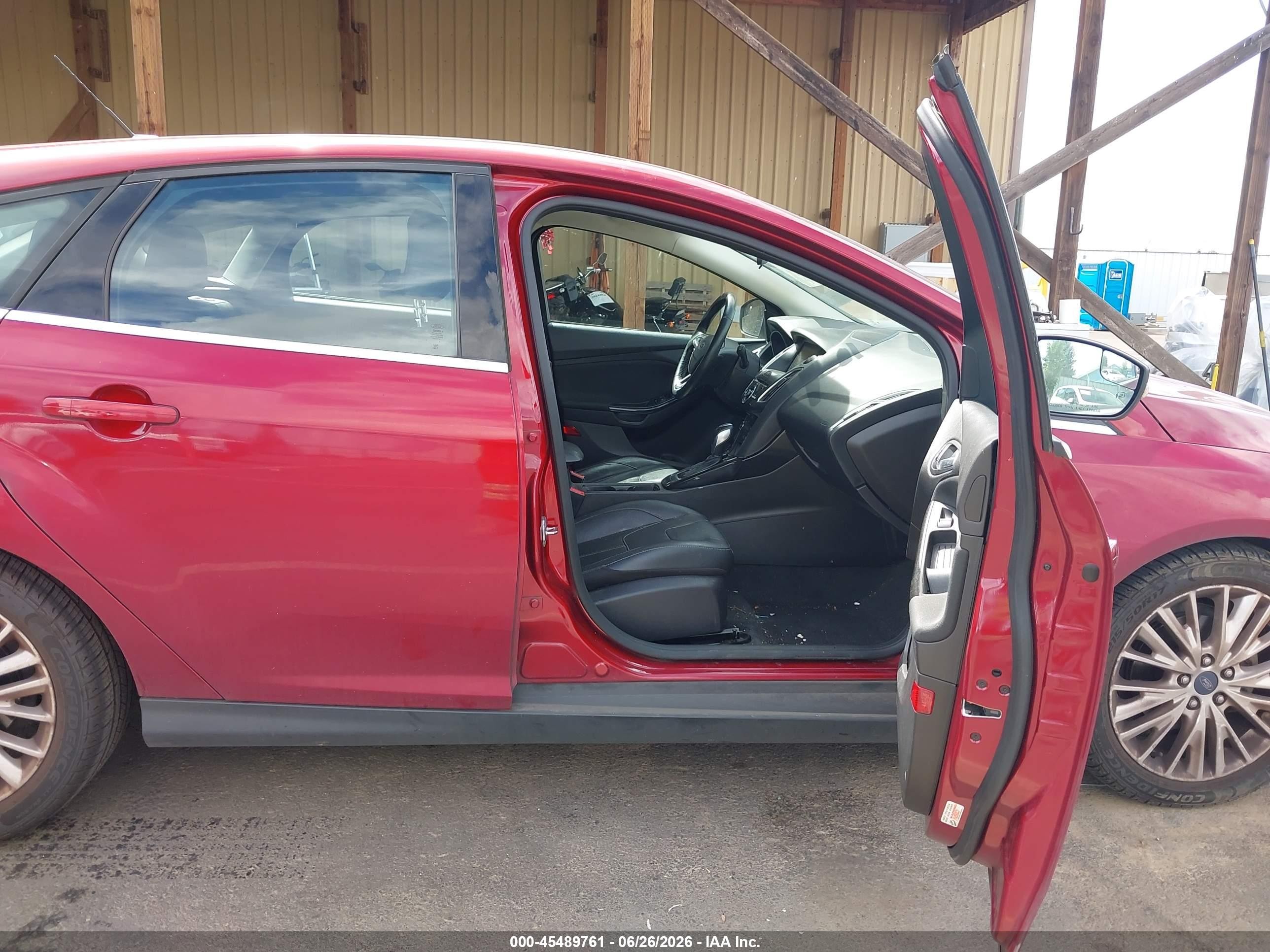 2015 Ford Focus Titanium Red vin: 1FADP3N26FL315293