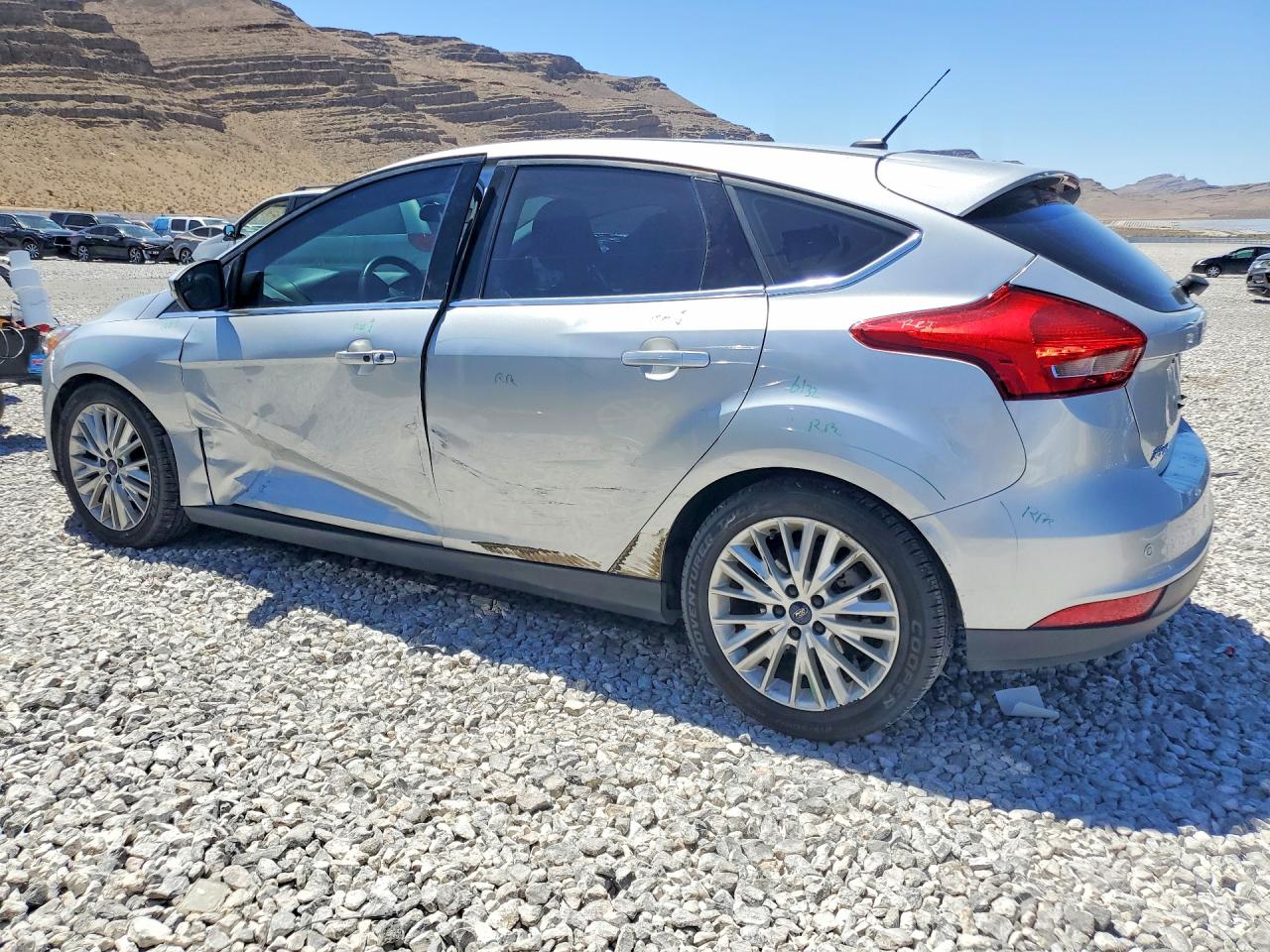 2015 Ford Focus Titanium Серебряный vin: 1FADP3N26FL385957