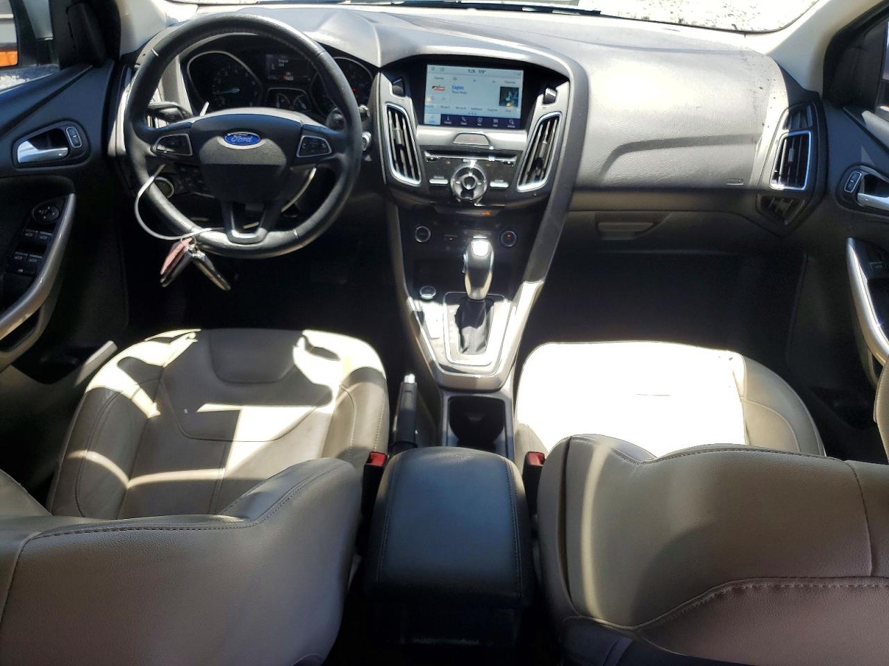 2015 Ford Focus Titanium Серебряный vin: 1FADP3N26FL385957