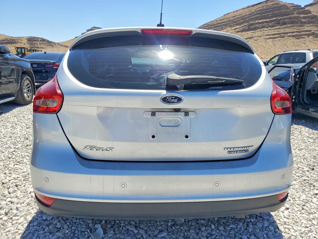 2015 Ford Focus Titanium Серебряный vin: 1FADP3N26FL385957