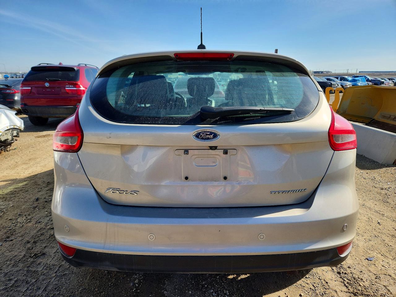 2018 Ford Focus Titanium 5dr Бежевый vin: 1FADP3N26JL247683