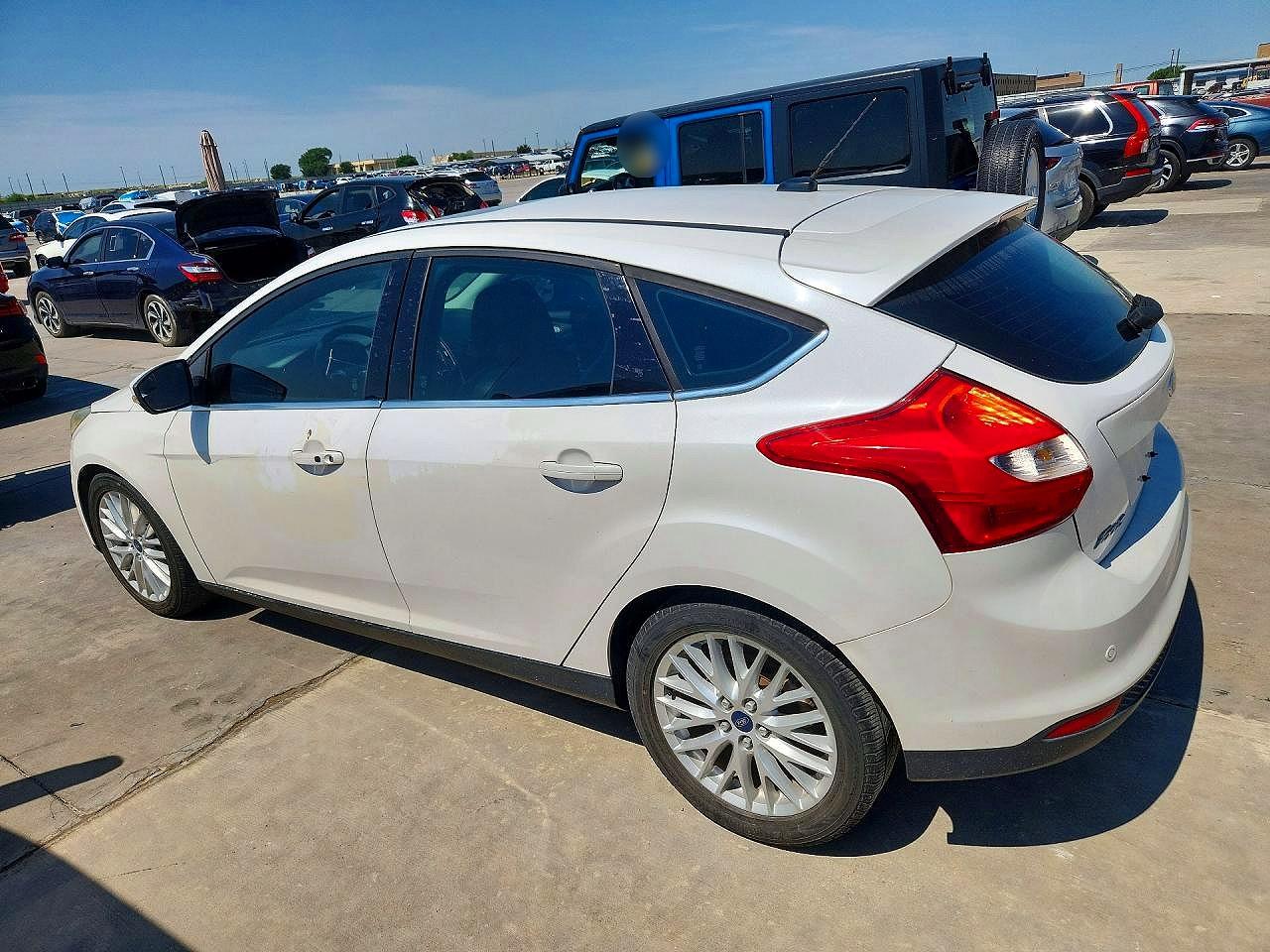 2013 Ford Focus Titanium White vin: 1FADP3N27DL108697