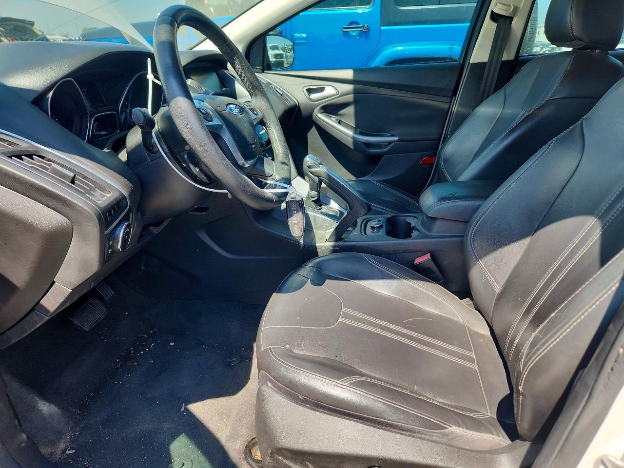 2013 Ford Focus Titanium White vin: 1FADP3N27DL108697