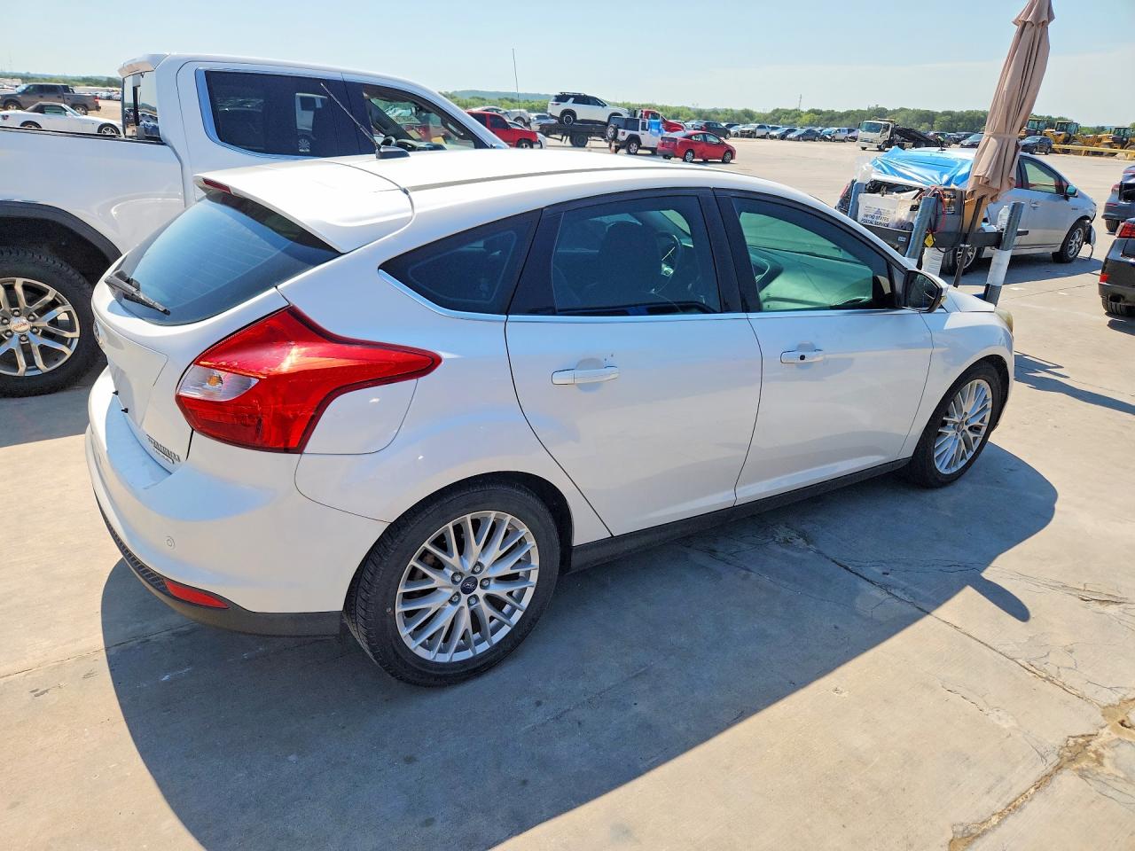 2013 Ford Focus Titanium White vin: 1FADP3N27DL108697
