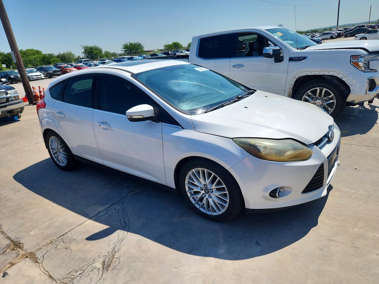 2013 Ford Focus Titanium White vin: 1FADP3N27DL108697