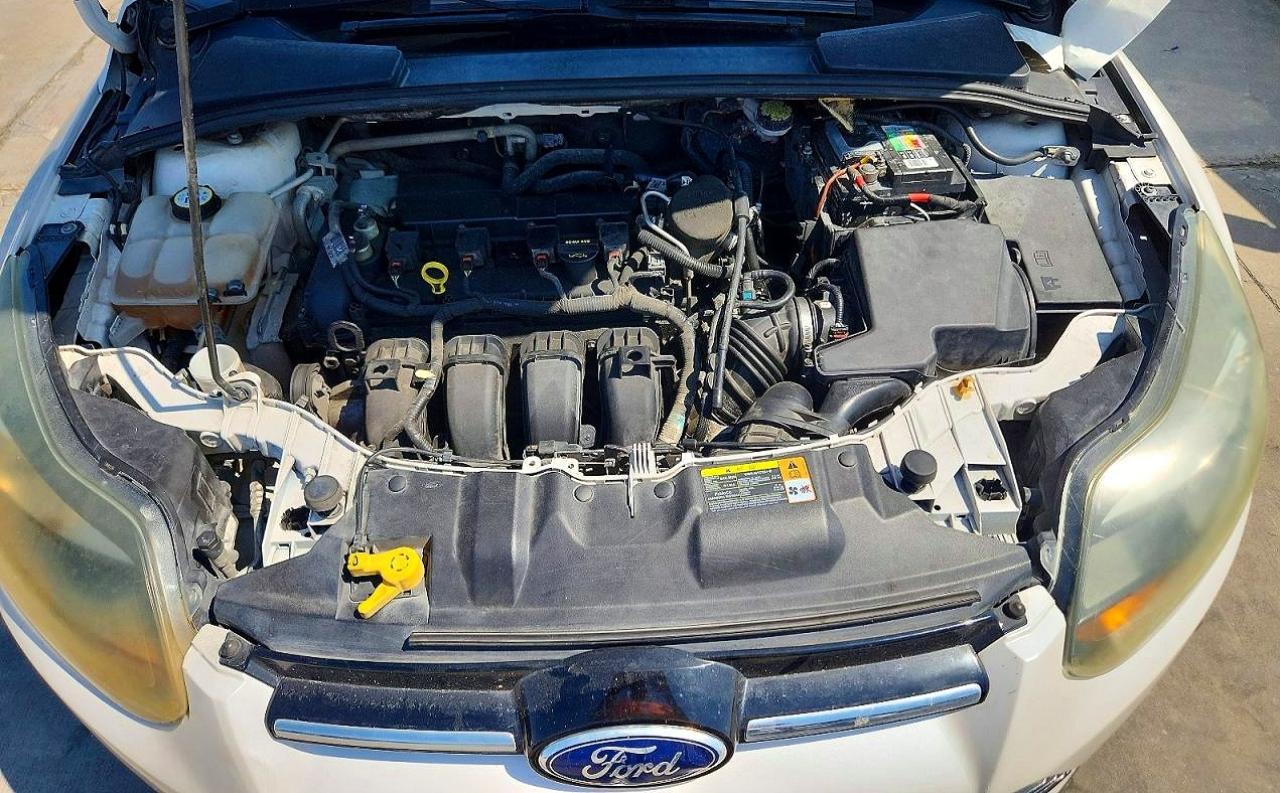 2013 Ford Focus Titanium White vin: 1FADP3N27DL108697