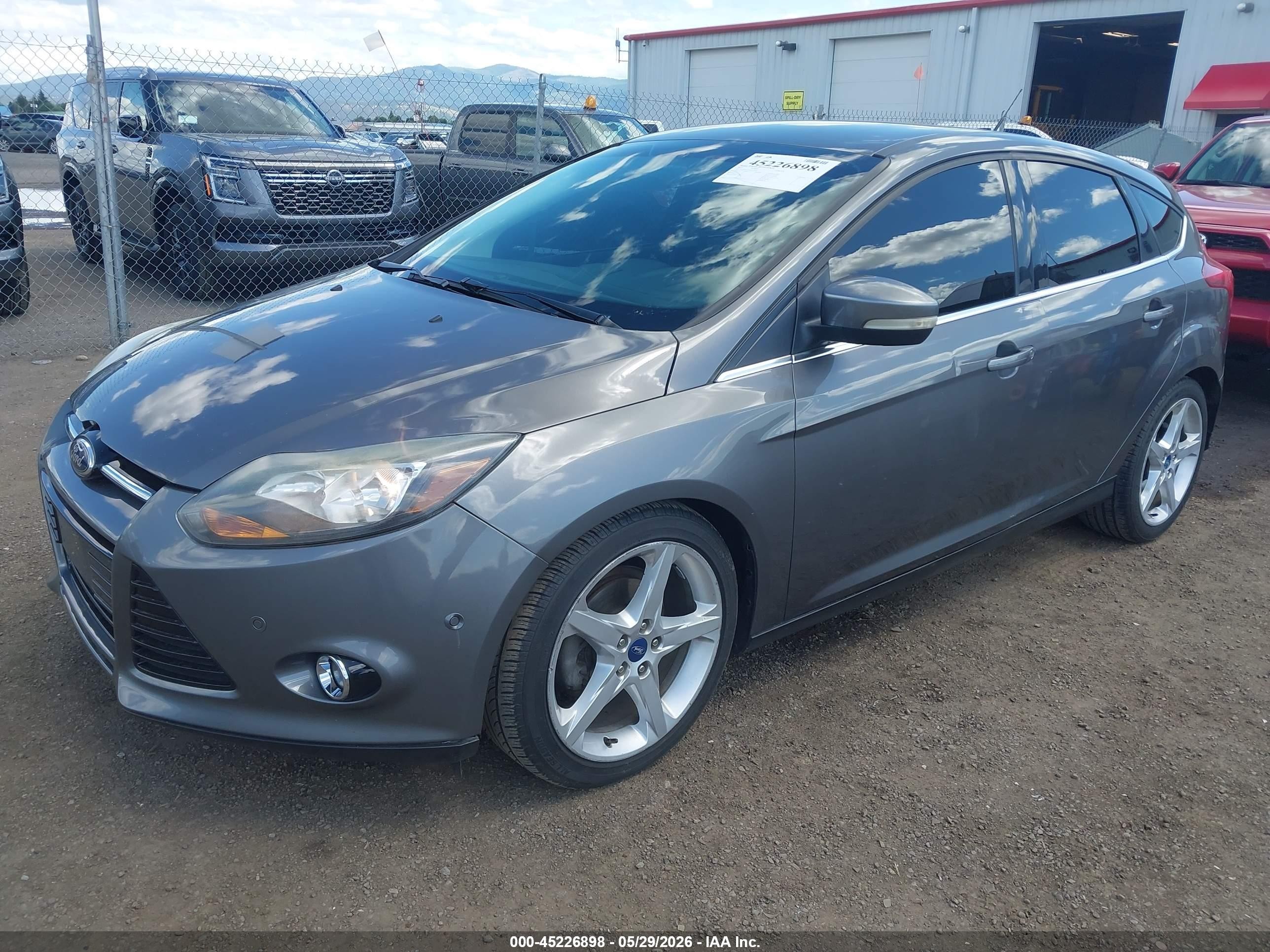 2013 Ford Focus Titanium Серебряный vin: 1FADP3N27DL119926