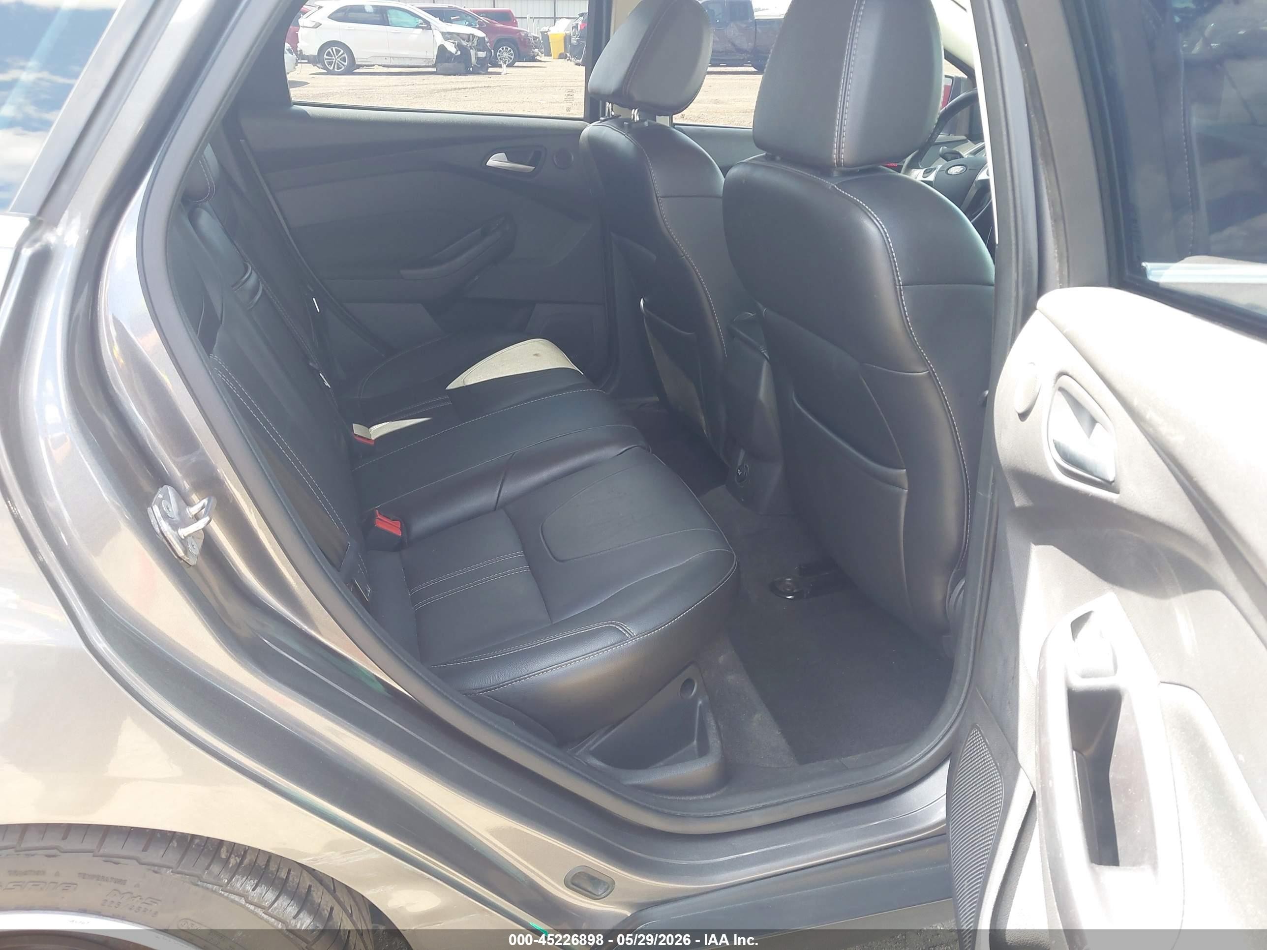 2013 Ford Focus Titanium Серебряный vin: 1FADP3N27DL119926